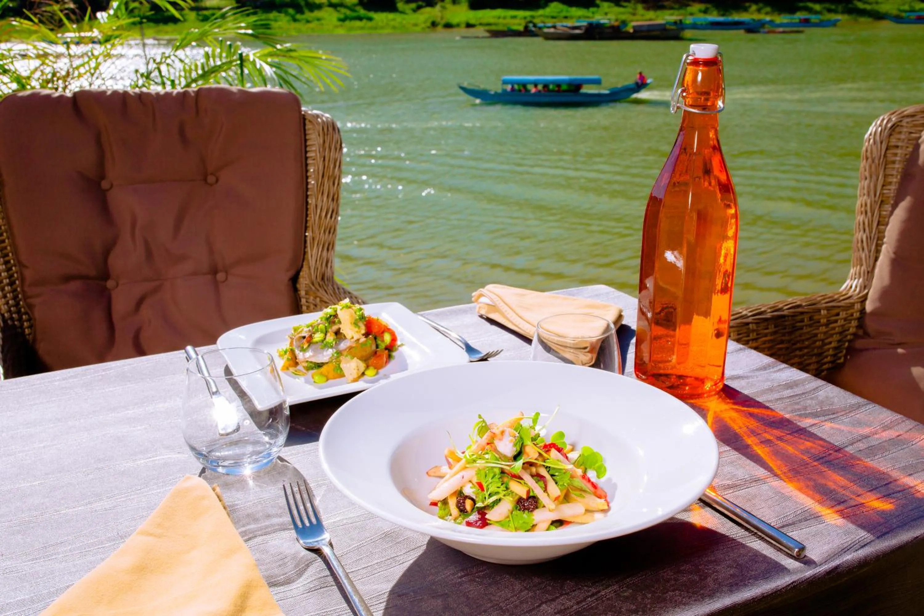 Lunch in Victory Road Villas