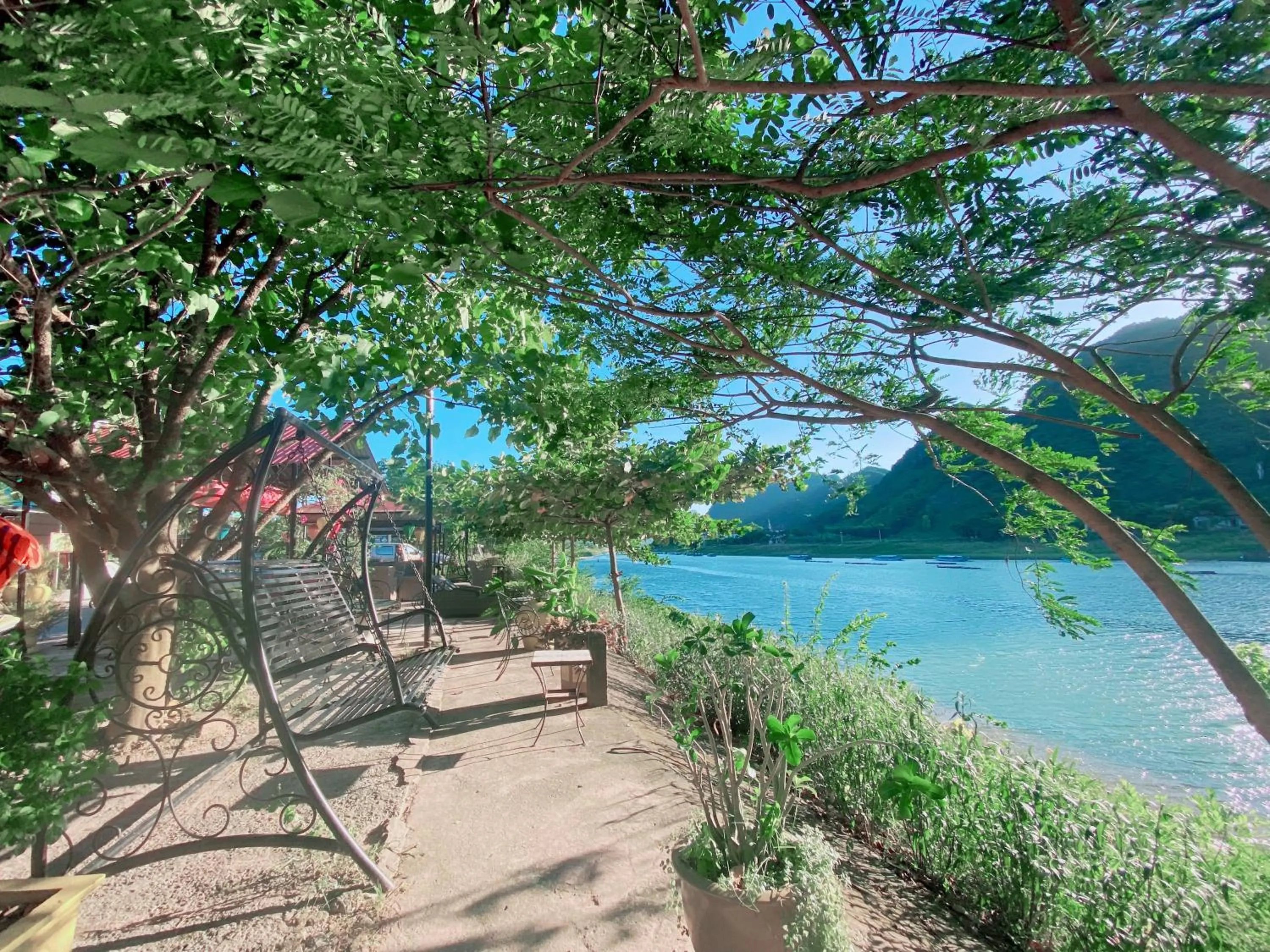 Mountain view in Victory Road Villas