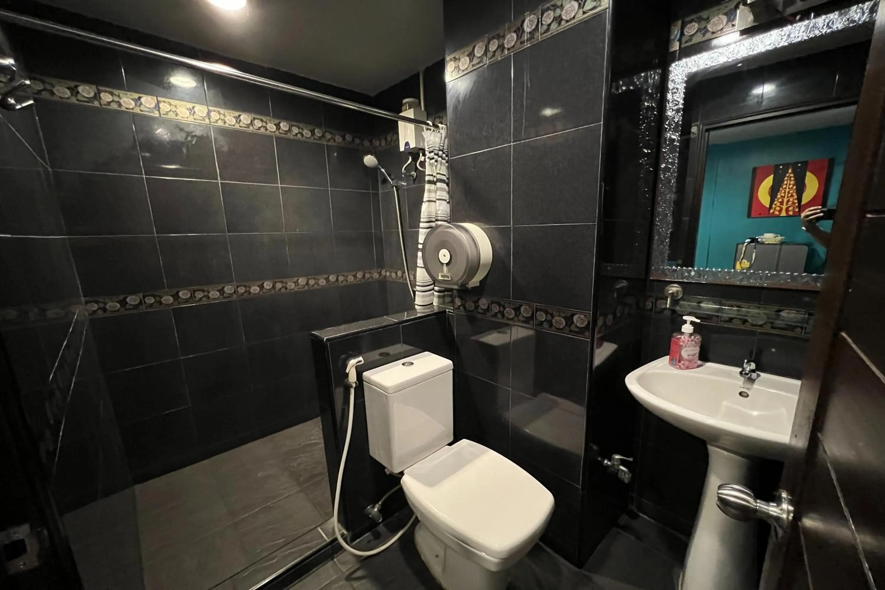 Shower in Sabai Sabai@Sukhumvit Hotel