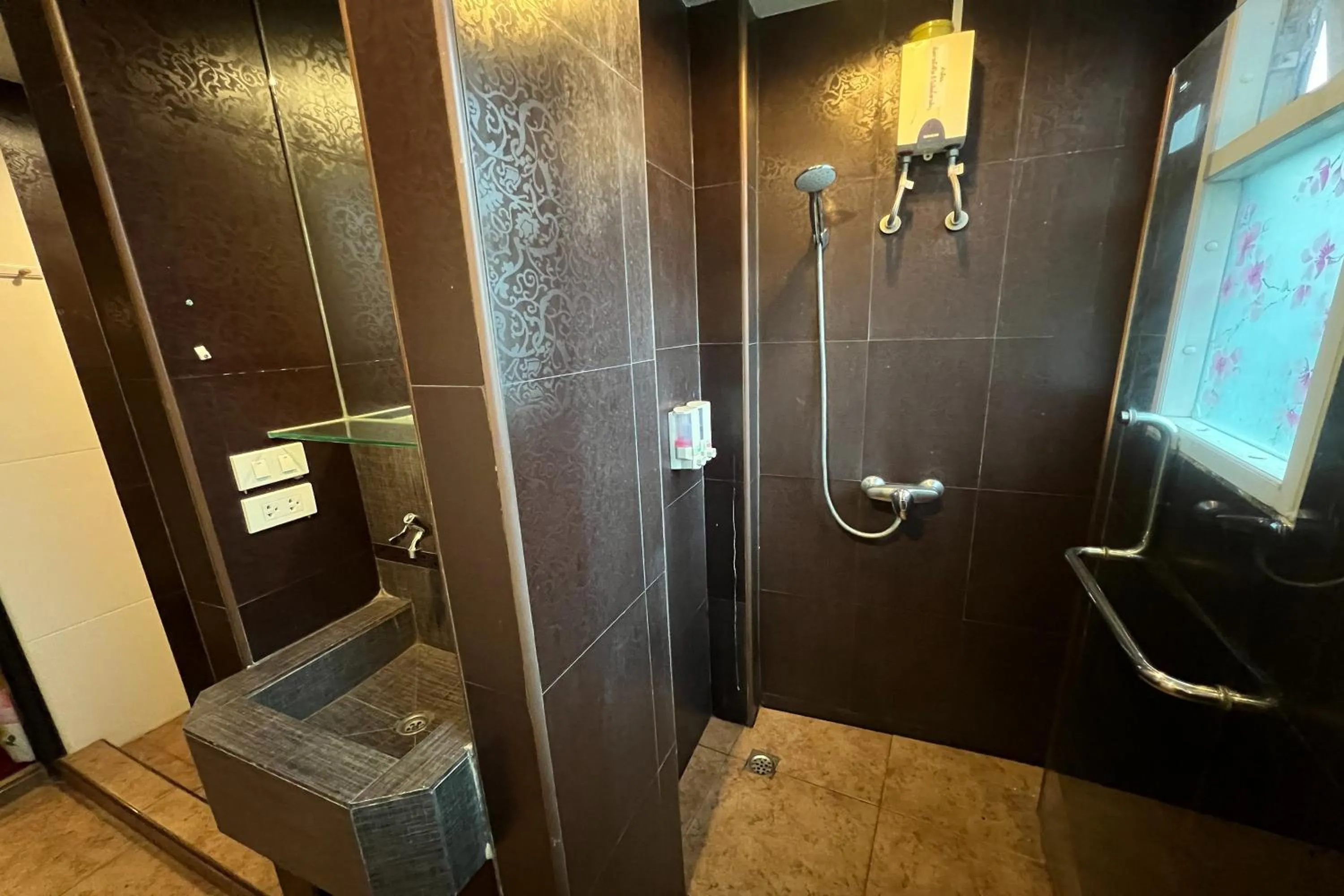 Shower in Sabai Sabai@Sukhumvit Hotel