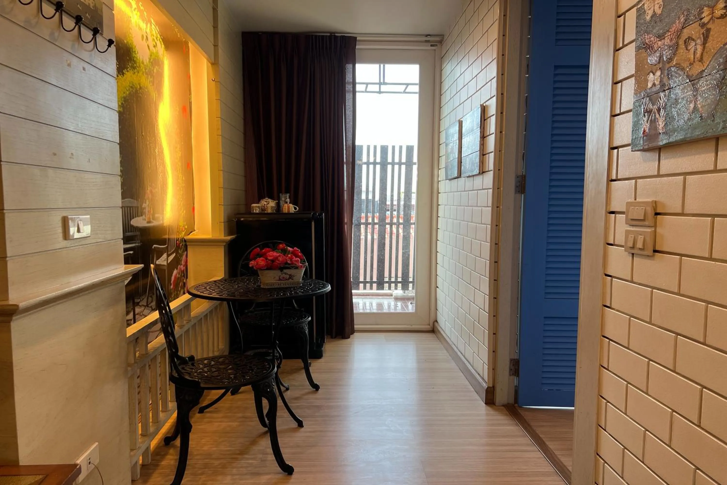 Seating area in Sabai Sabai@Sukhumvit Hotel