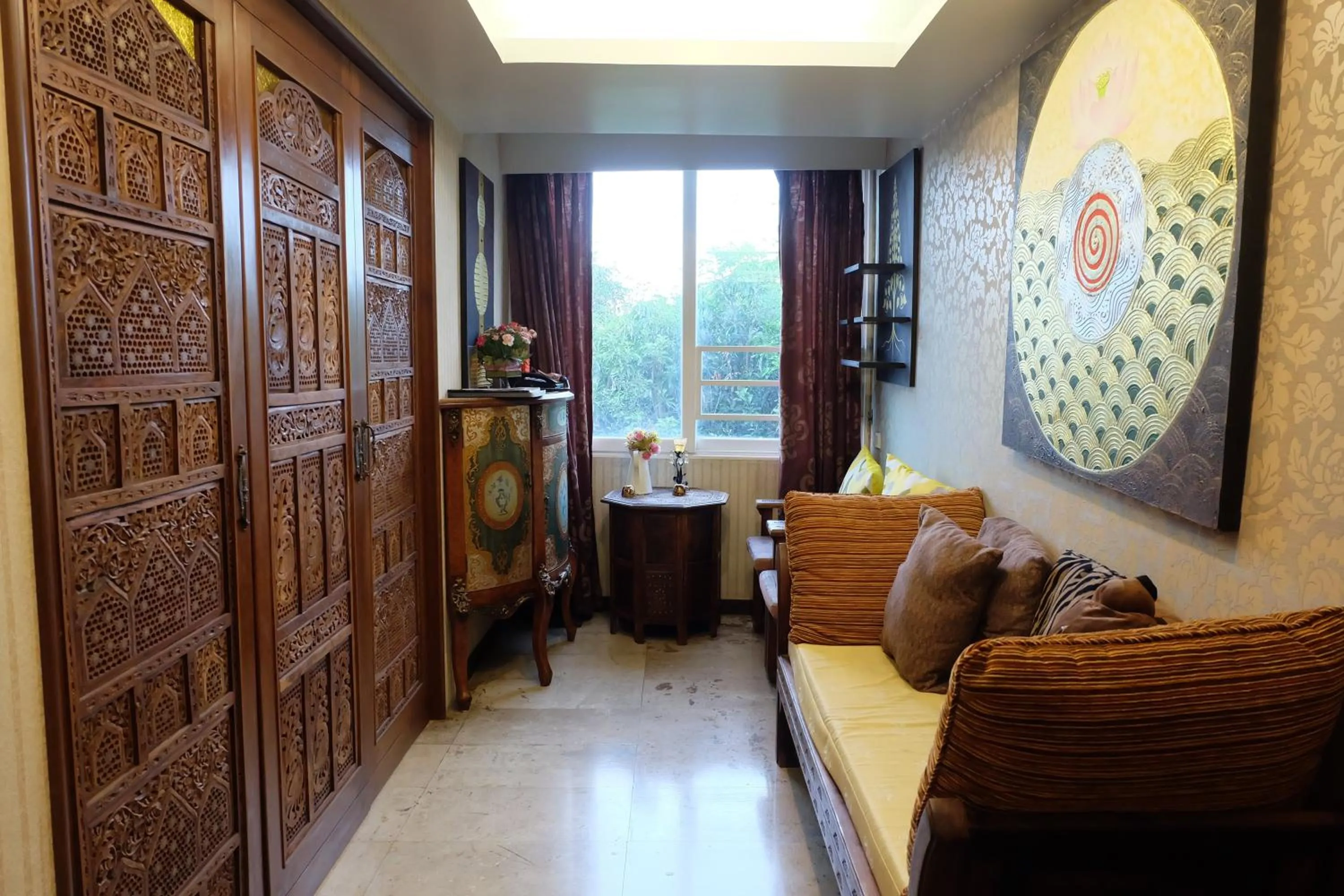 Seating area in Sabai Sabai@Sukhumvit Hotel