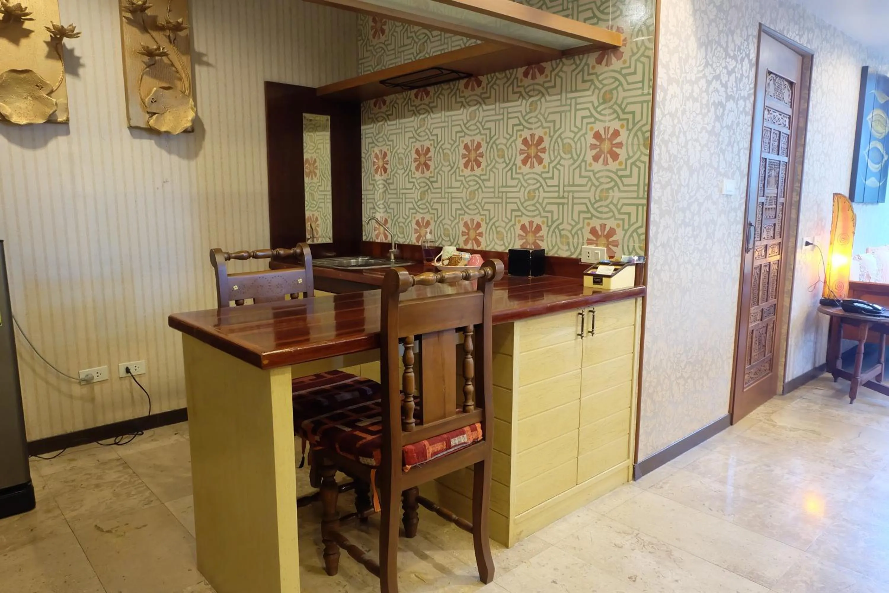 Kitchen or kitchenette in Sabai Sabai@Sukhumvit Hotel