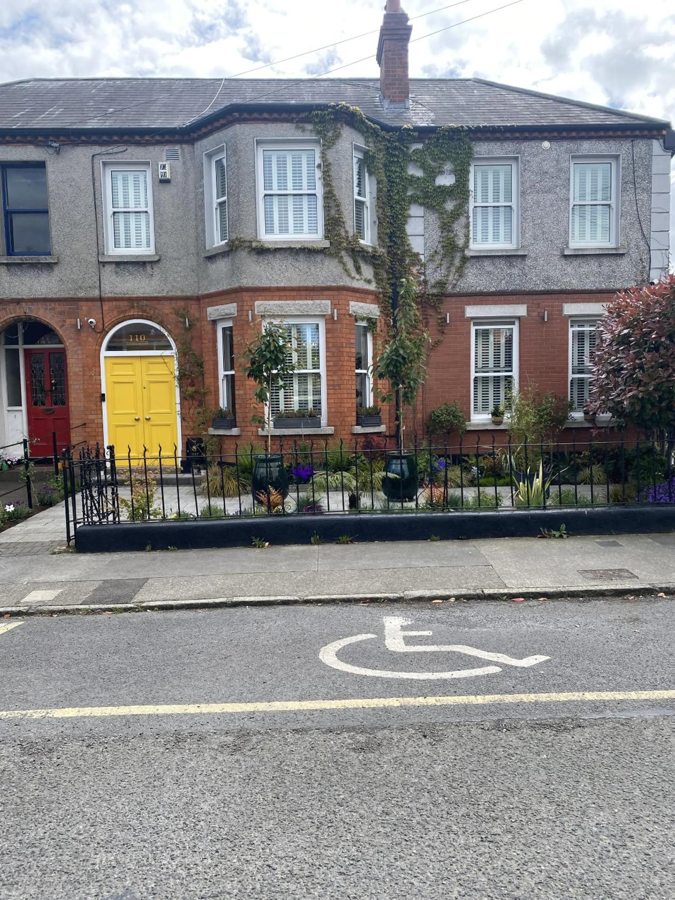 Facade/entrance in Avoca House