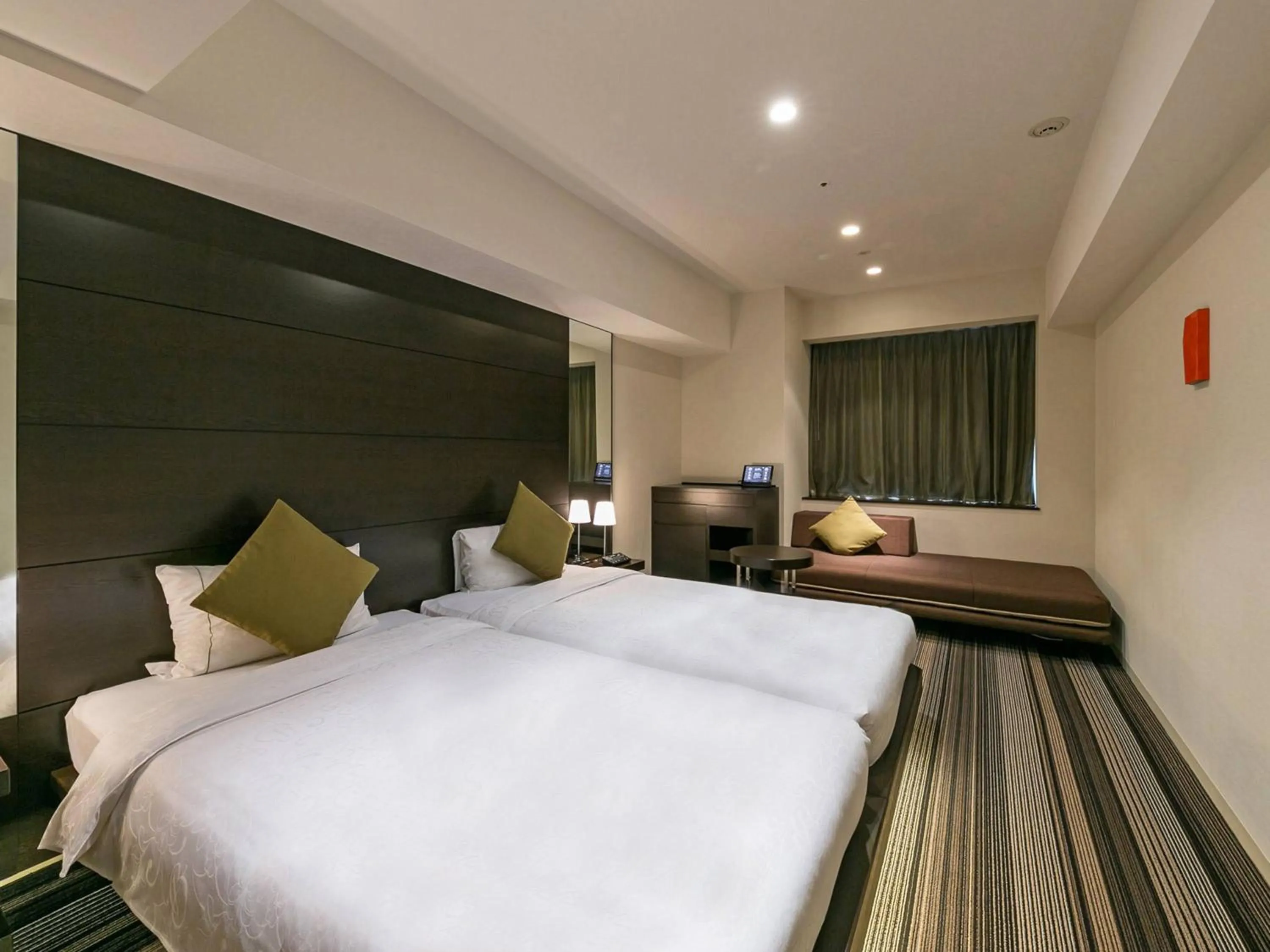 Photo of the whole room, Bed in Hotel Brighton City Osaka Kitahama