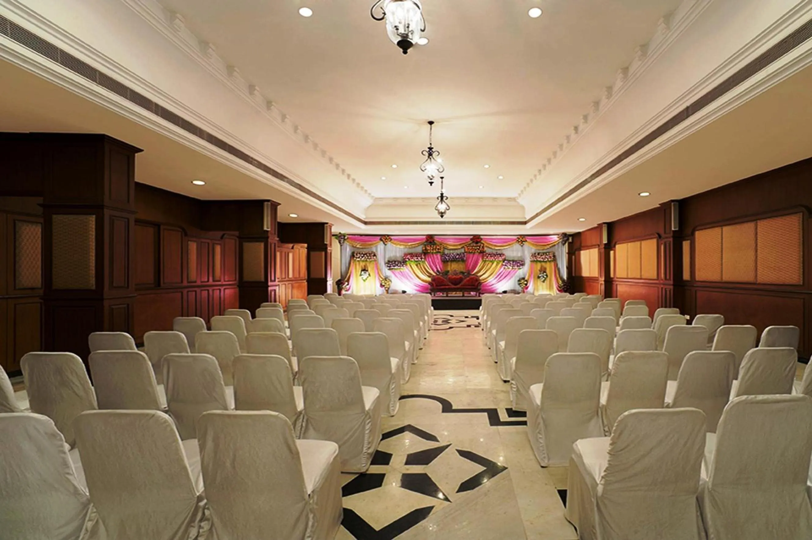 Banquet/Function facilities in Radha Regent, Chennai