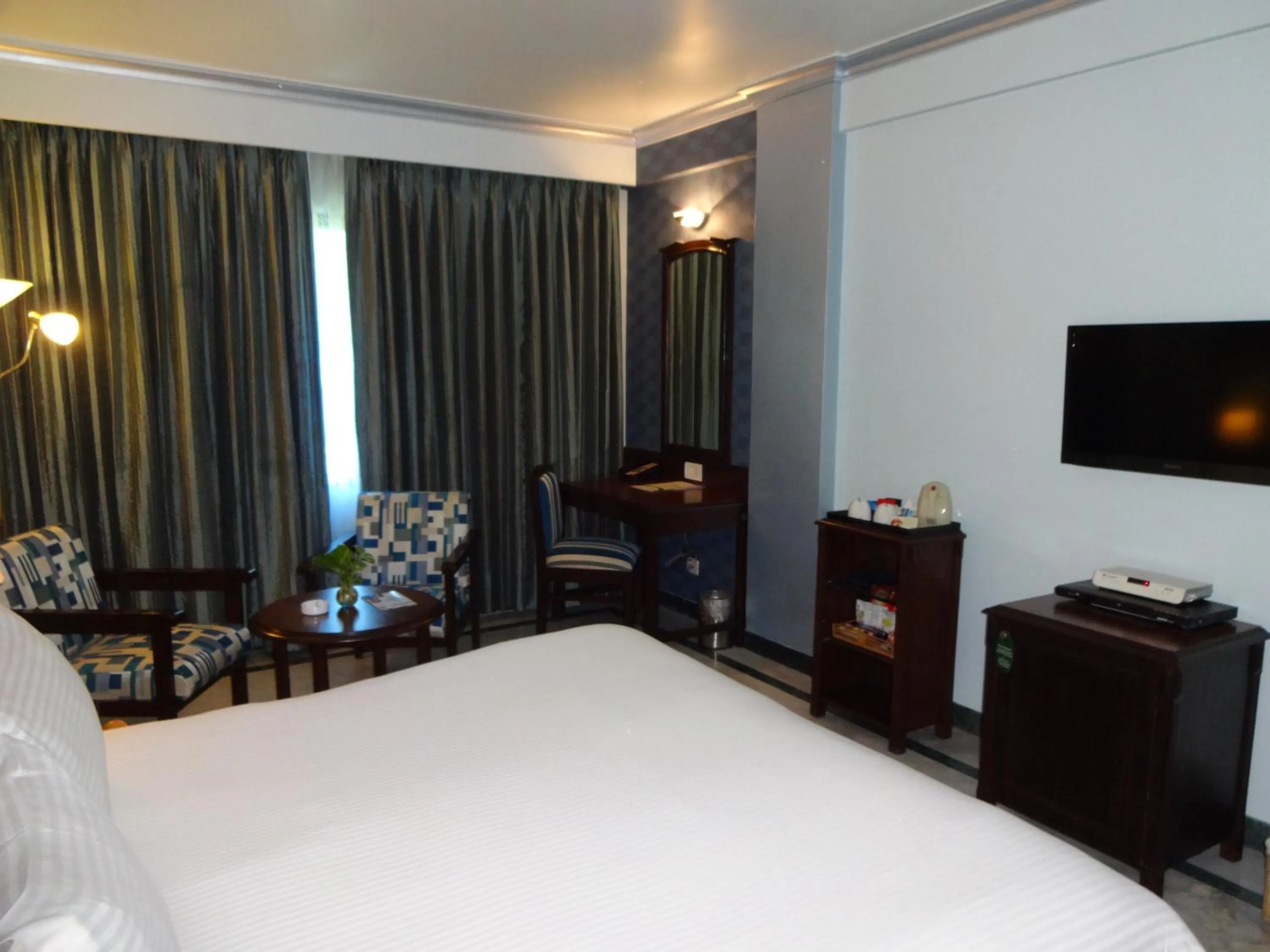 Photo of the whole room, Bed in Radha Regent, Chennai