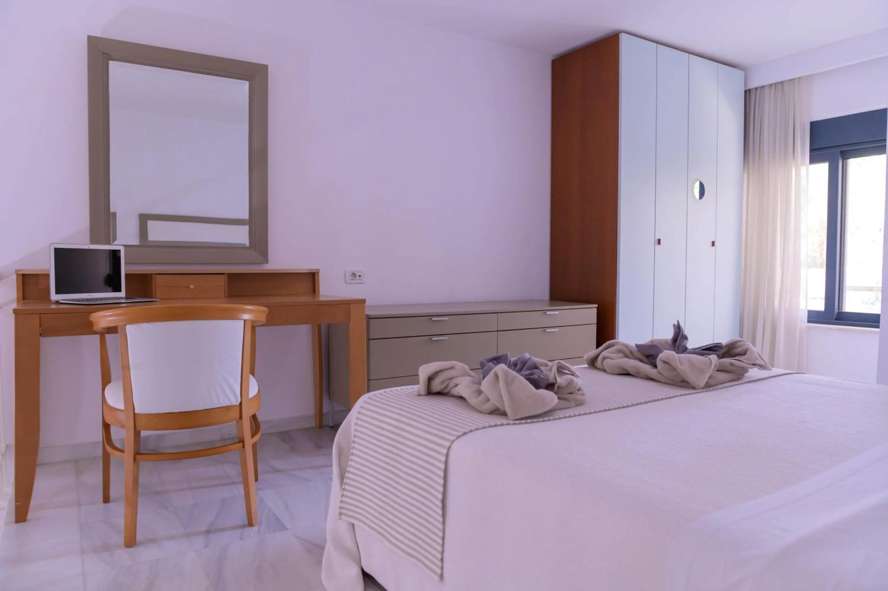 Bed in Elizabeth Suites