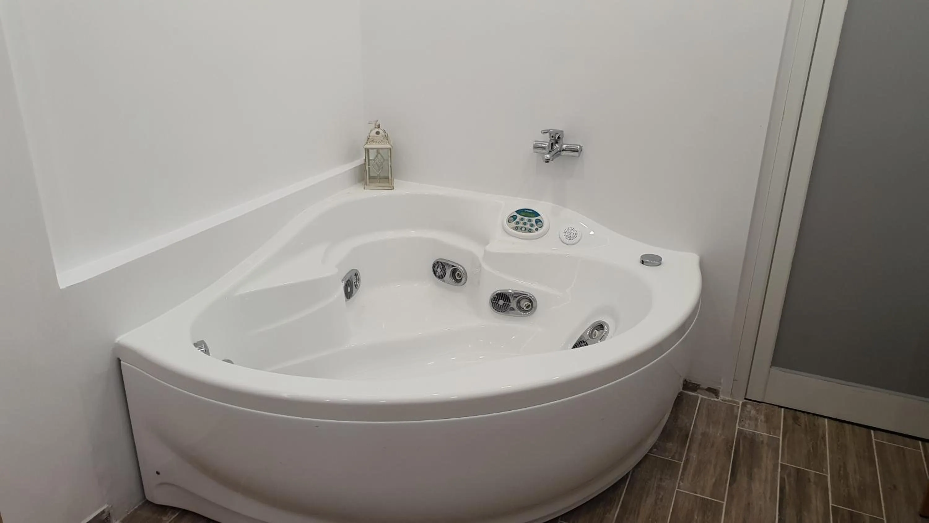 Massage in Elizabeth Suites