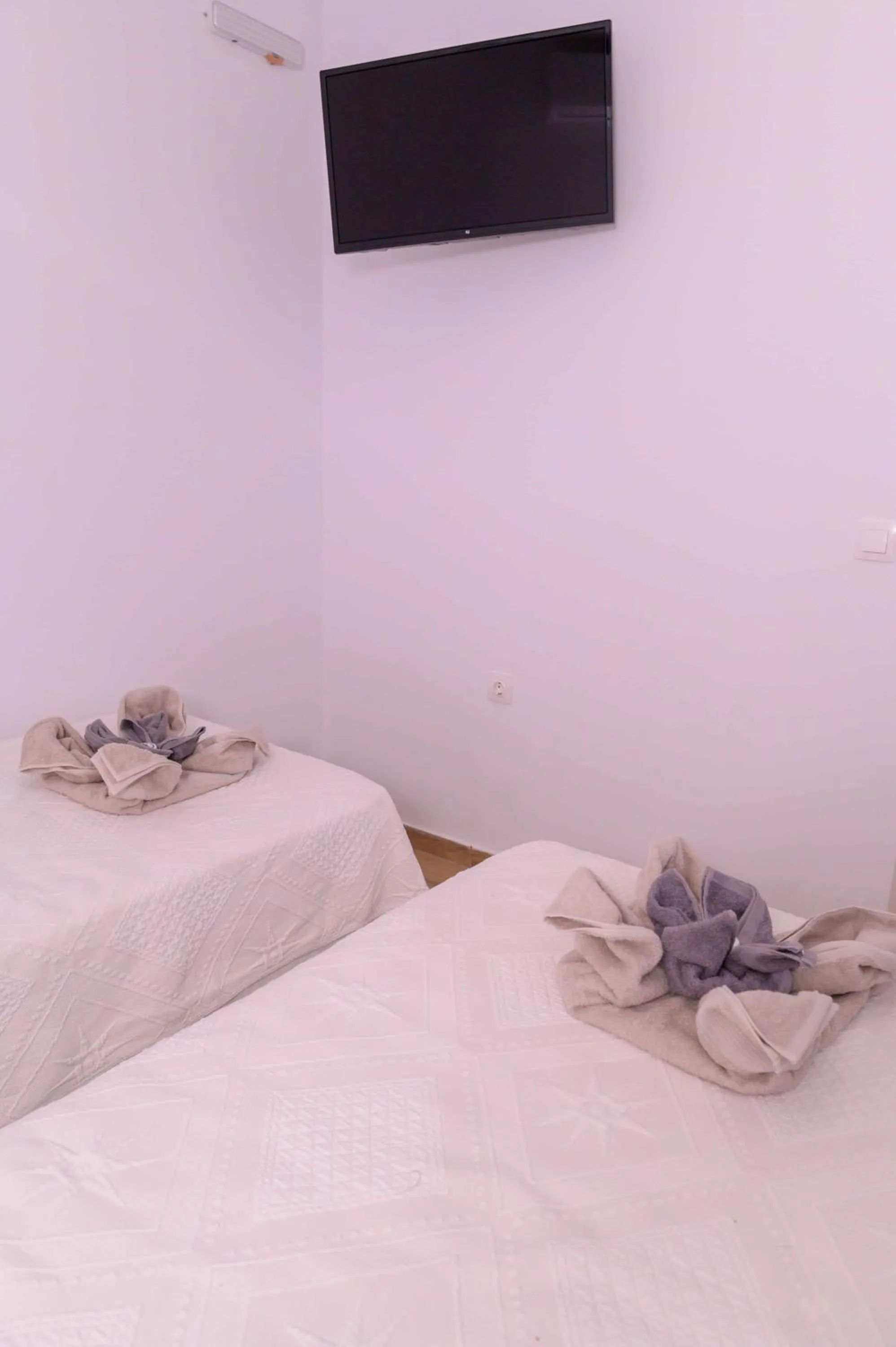 Bed in Elizabeth Suites