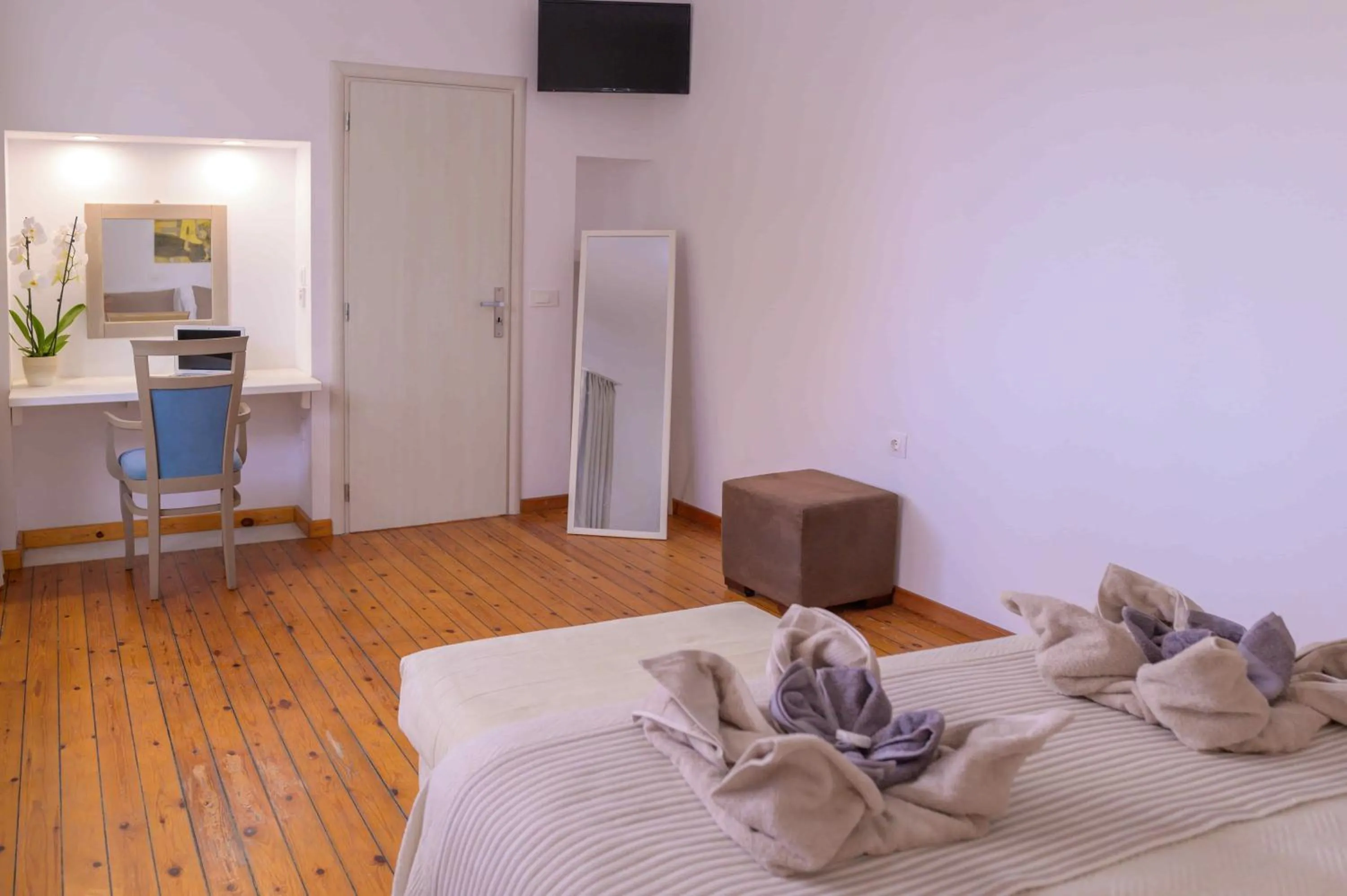 Bed in Elizabeth Suites