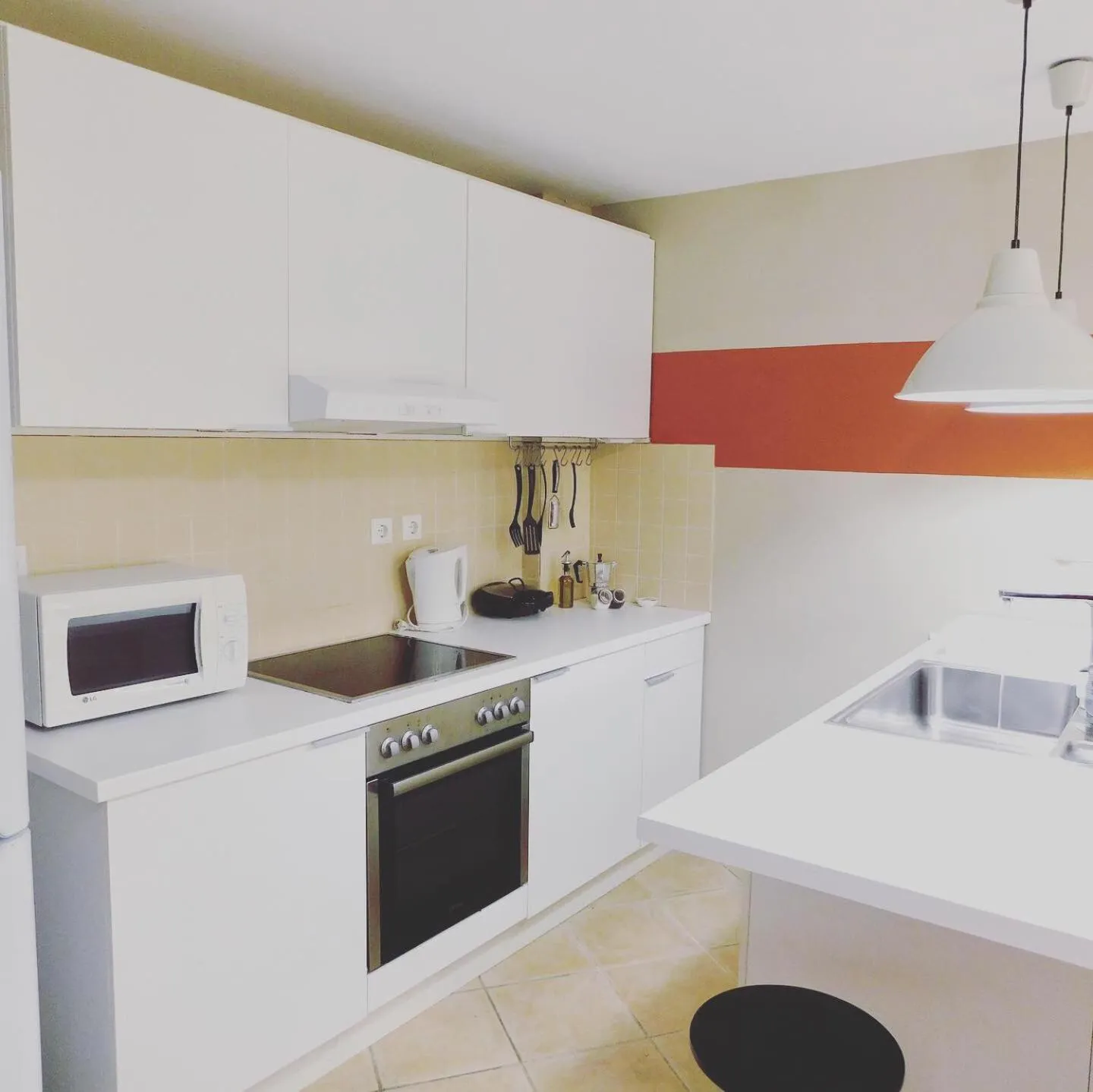 Kitchen or kitchenette in Elizabeth Suites