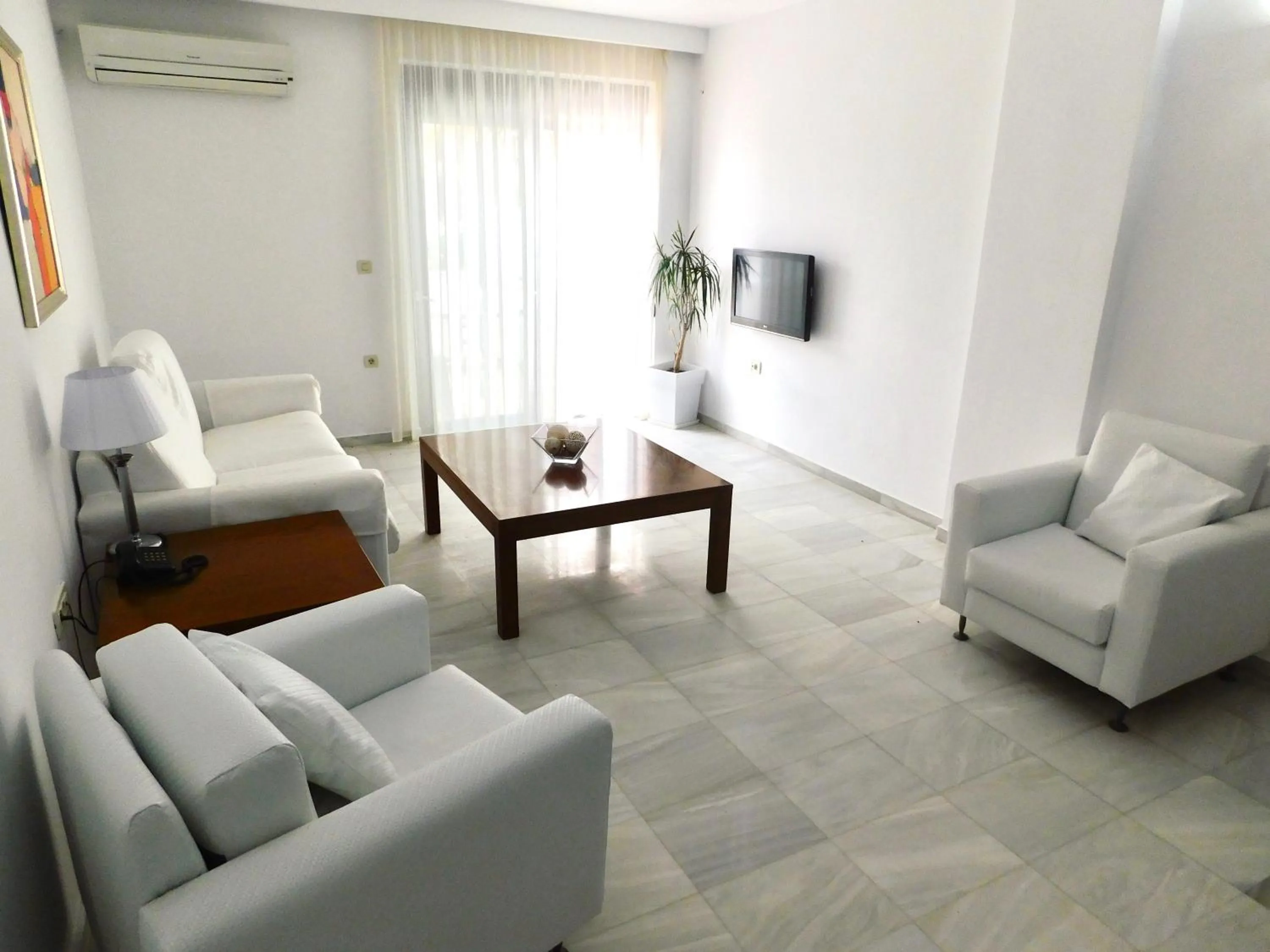 Living room in Elizabeth Suites