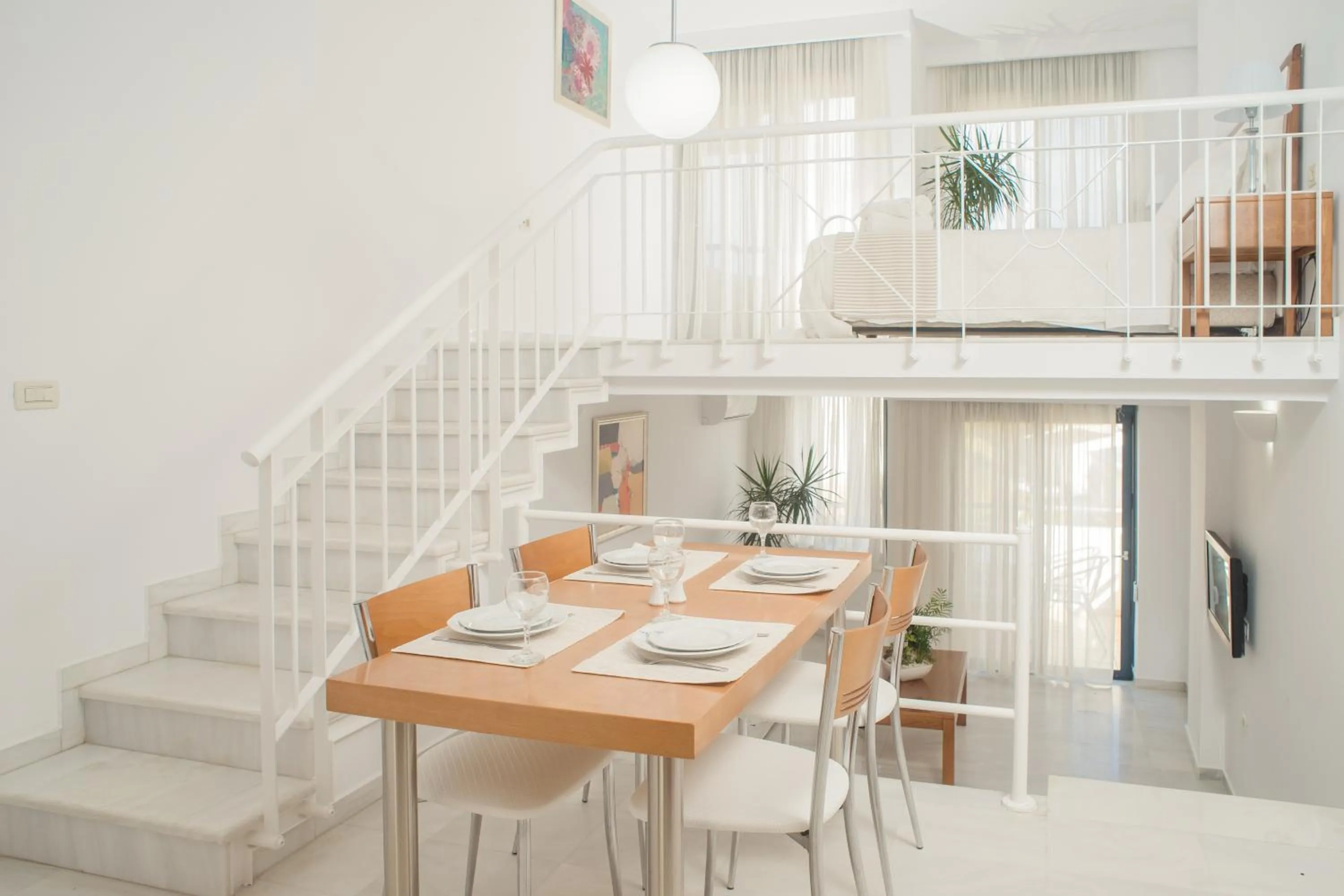 Dining area in Elizabeth Suites