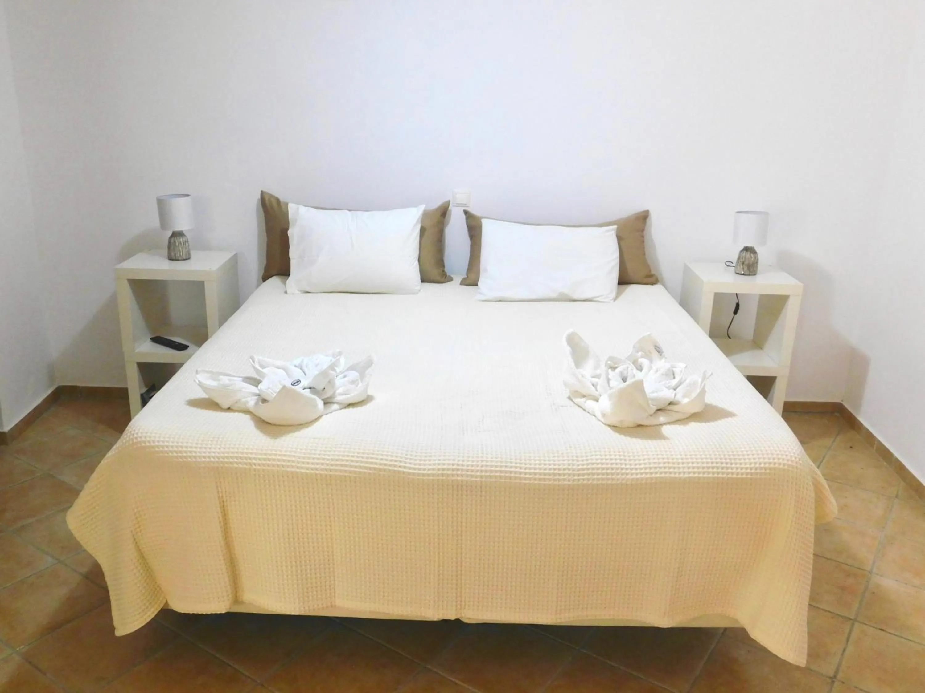 Bed in Elizabeth Suites