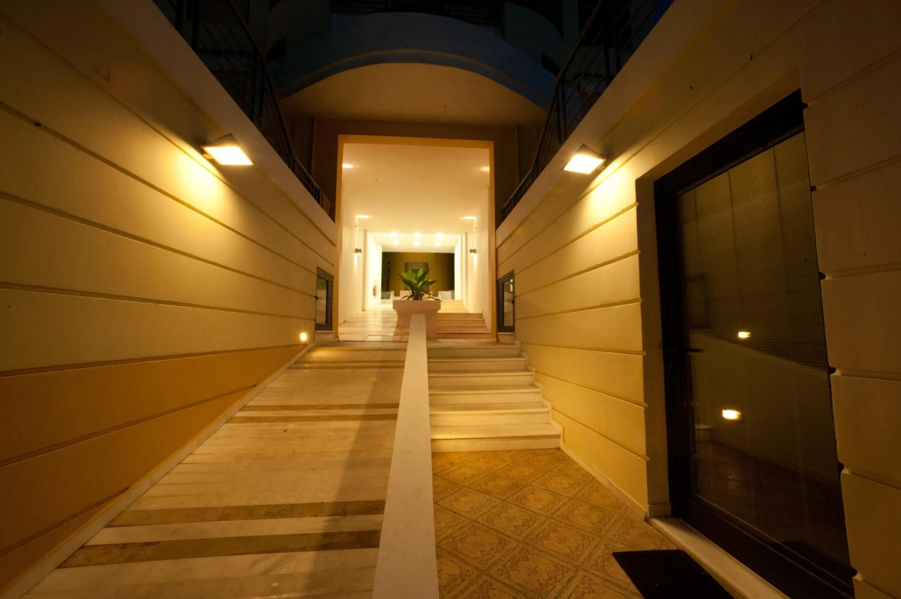 Facade/entrance in Elizabeth Suites