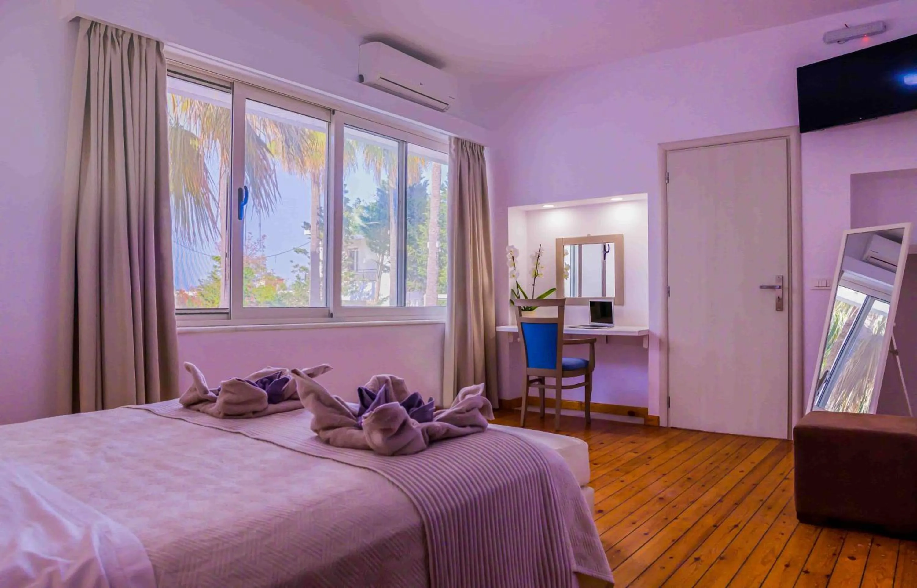 Bed in Elizabeth Suites