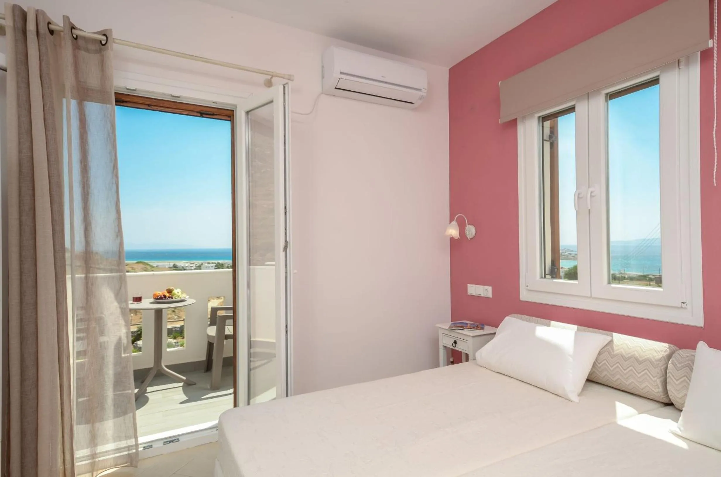 Bed in Naxos Luxury Villas