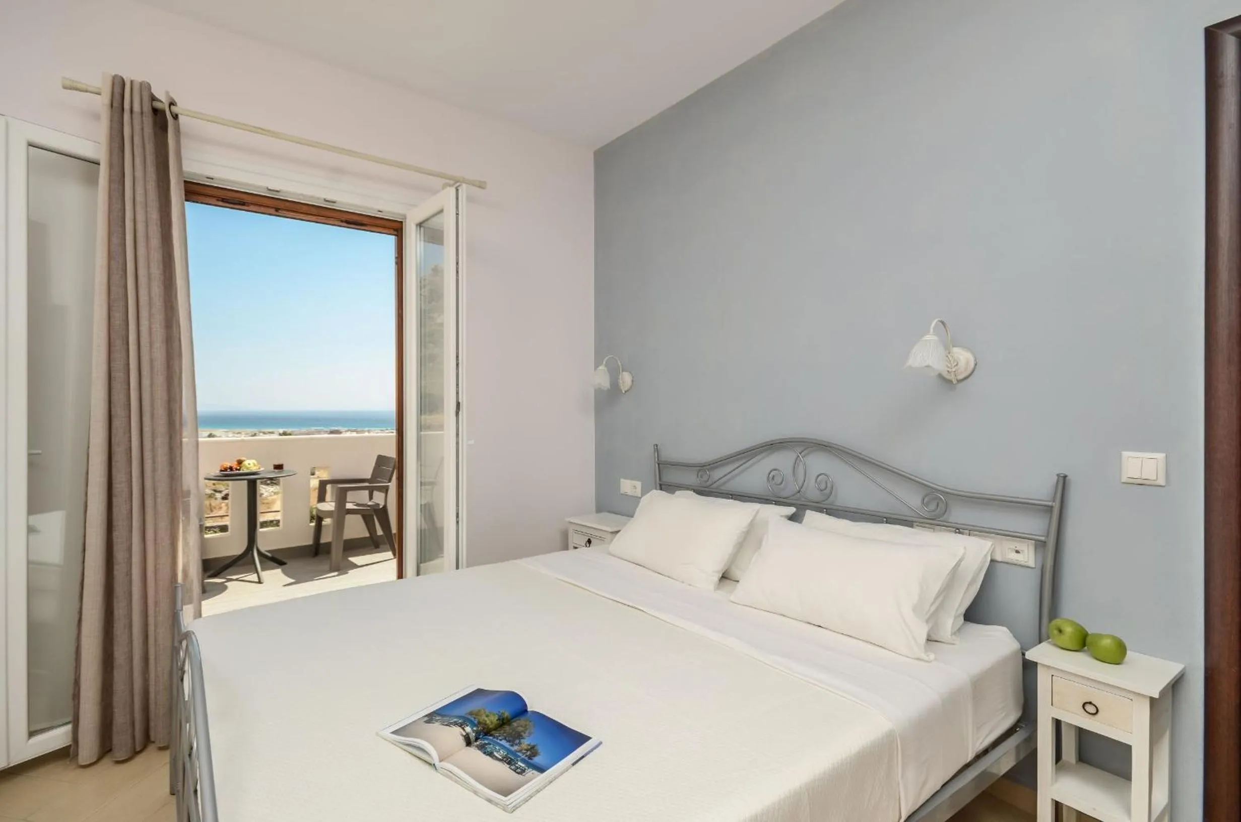 Bed in Naxos Luxury Villas