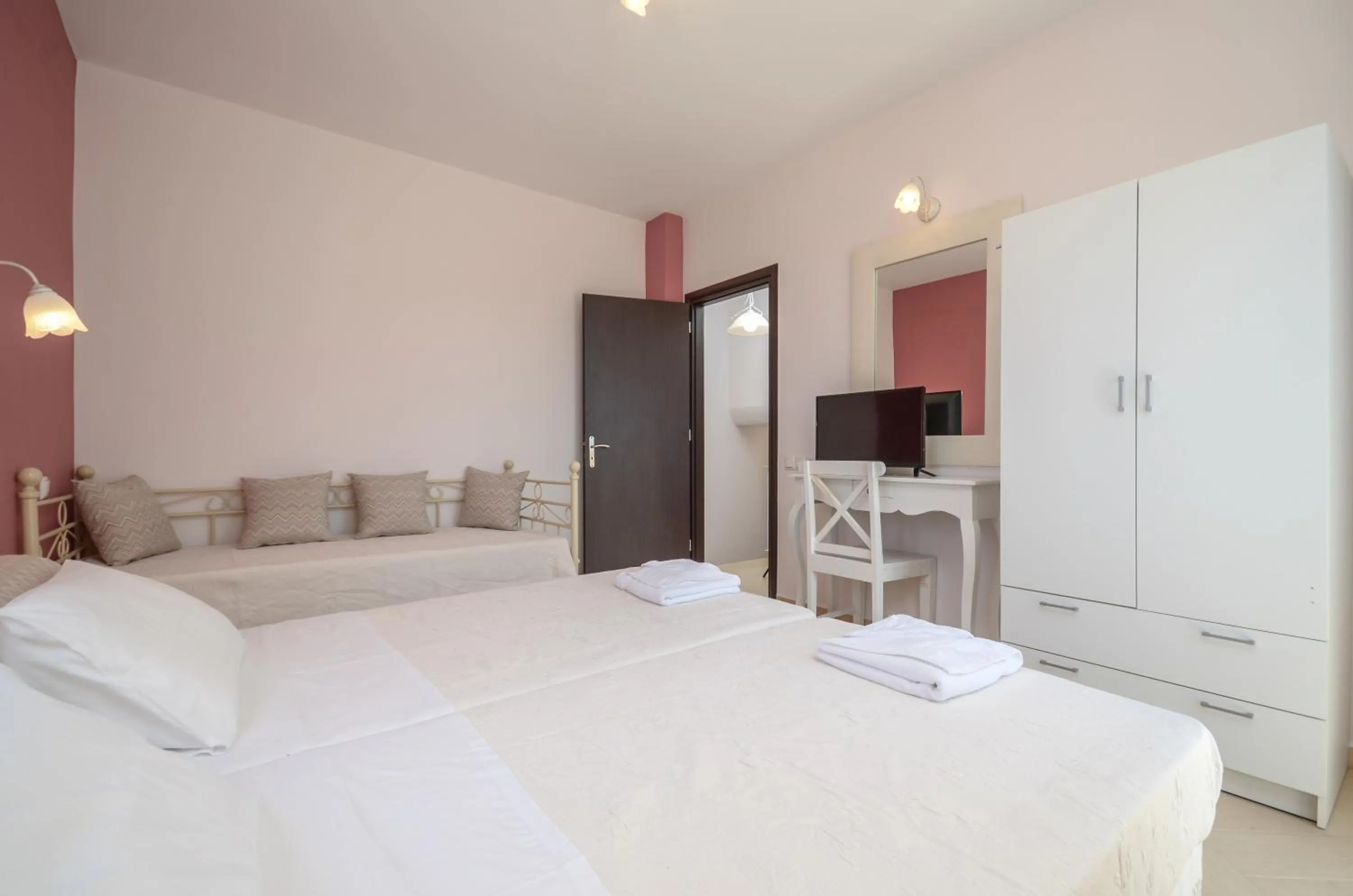 Spring, Bed in Naxos Luxury Villas