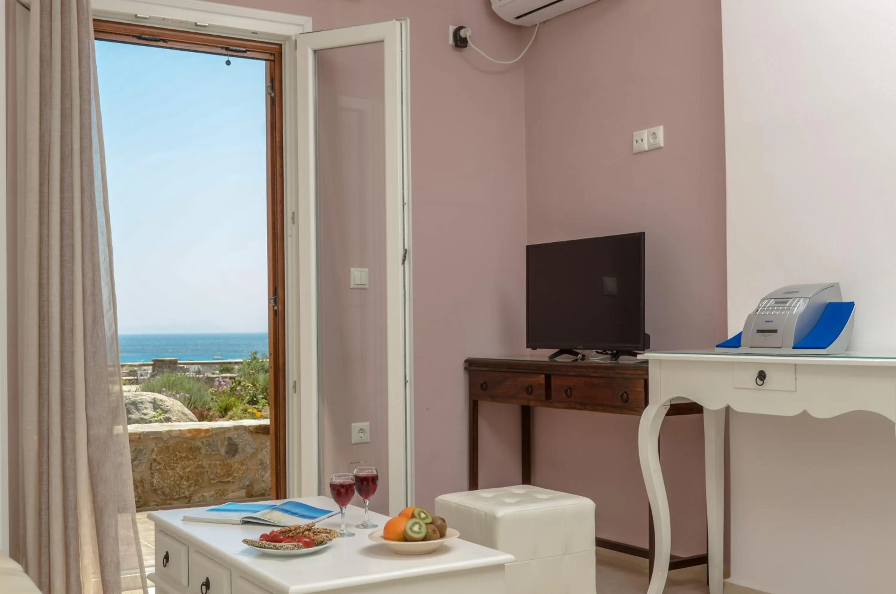 TV and multimedia in Naxos Luxury Villas