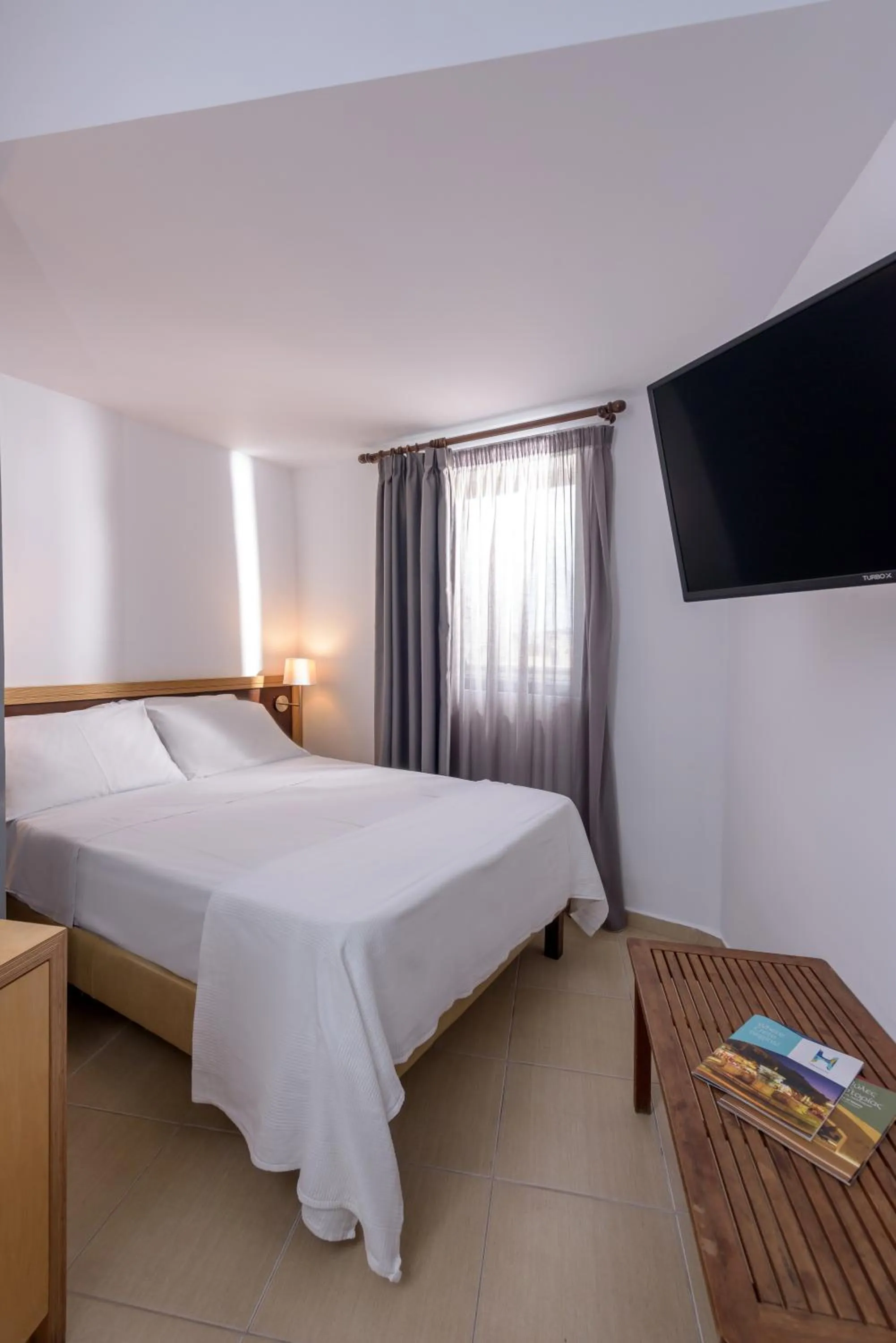 TV and multimedia, Bed in Iraklion Hotel