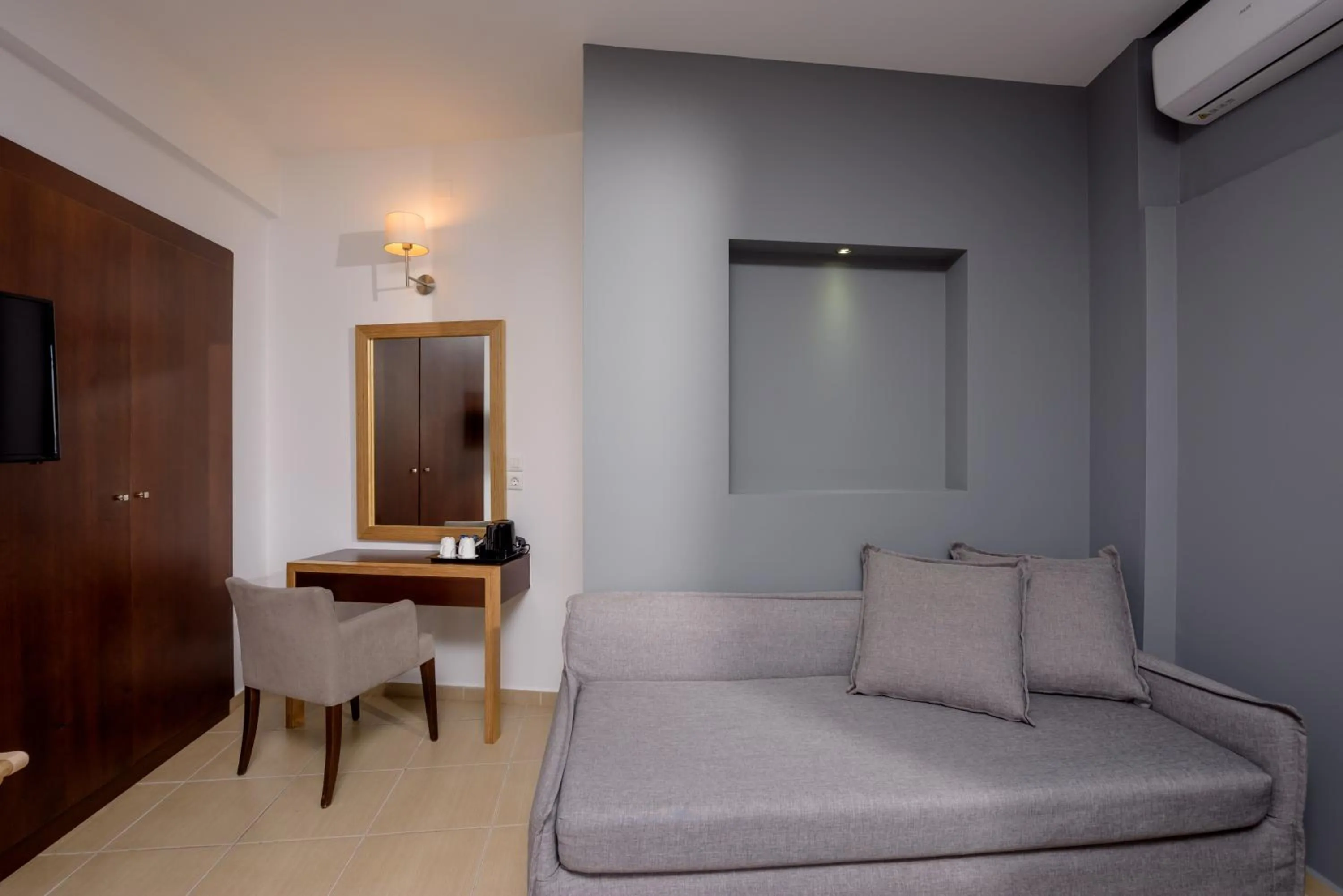 wardrobe in Iraklion Hotel