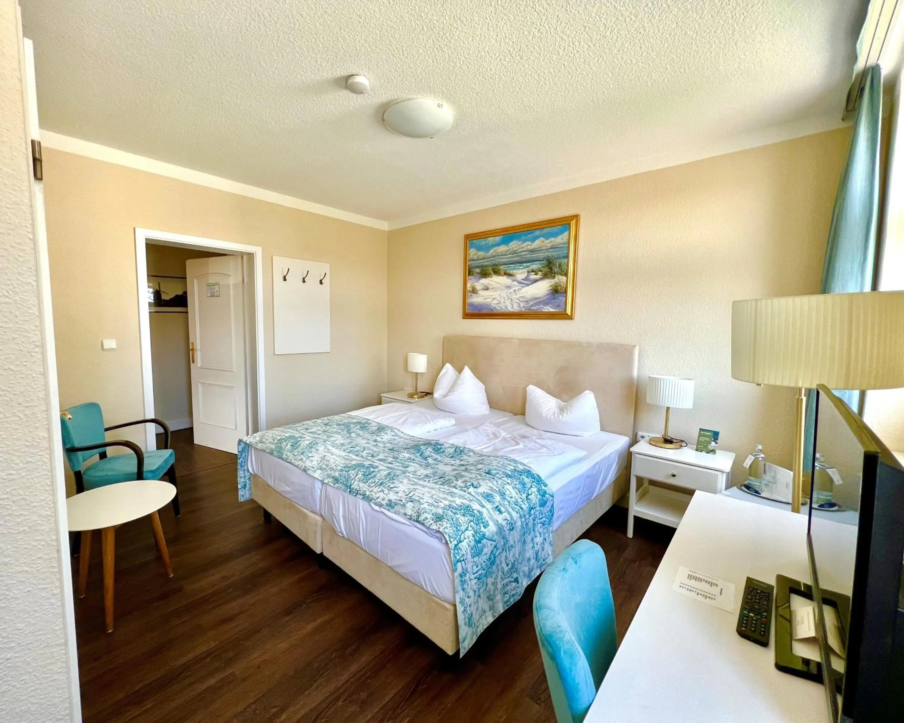 Photo of the whole room, Bed in Panorama Hotel Lohme