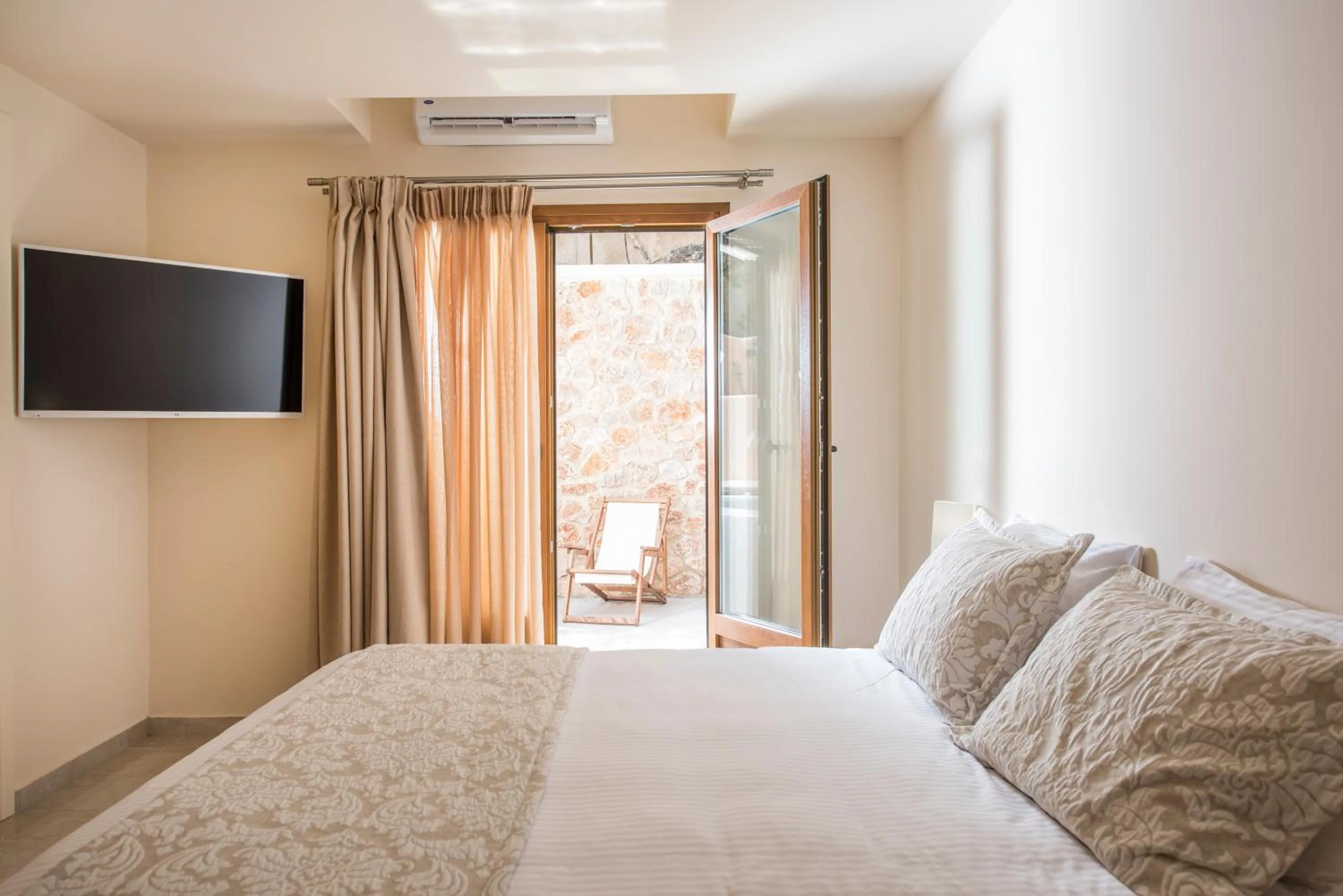 Bed in Perla Nera Suites