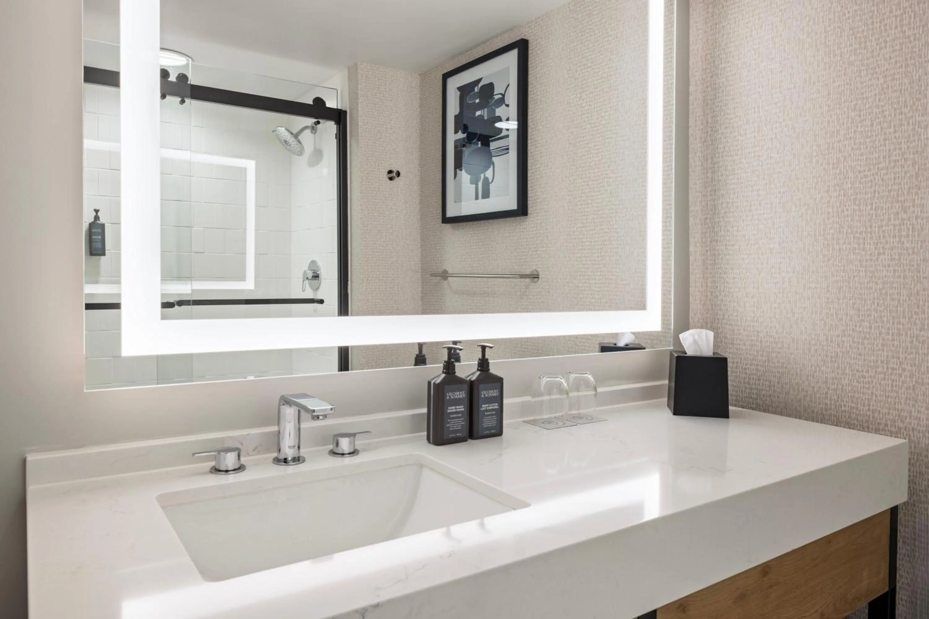 Bathroom in Sheraton Overland Park Hotel at the Convention Center