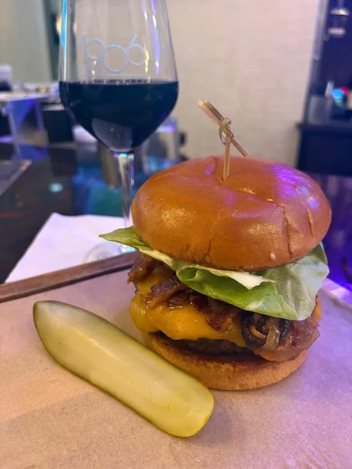 Restaurant/places to eat in Sheraton Overland Park Hotel at the Convention Center