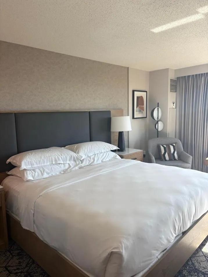 air conditioner, Bed in Sheraton Overland Park Hotel at the Convention Center