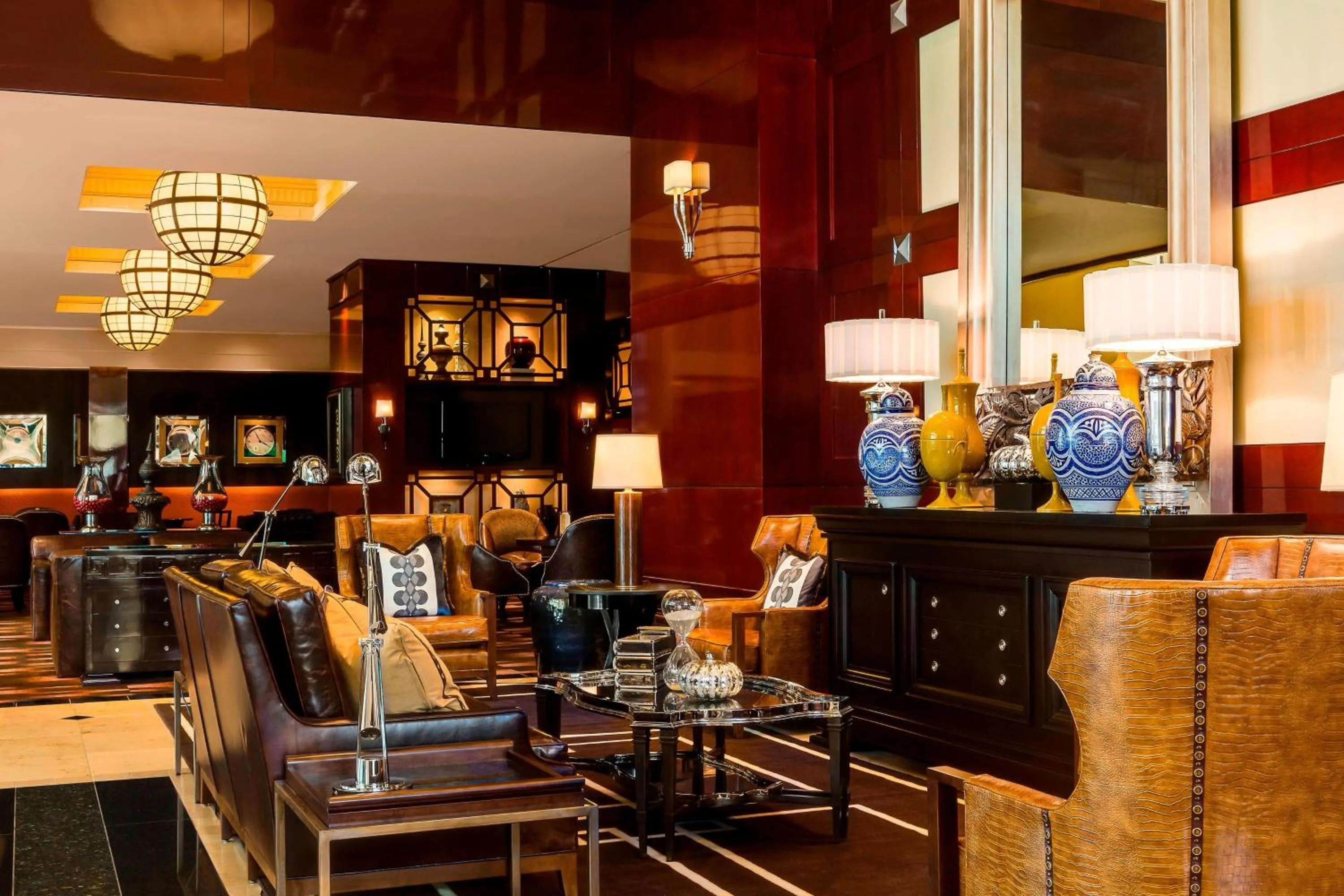 Lobby or reception in Sheraton Overland Park Hotel at the Convention Center