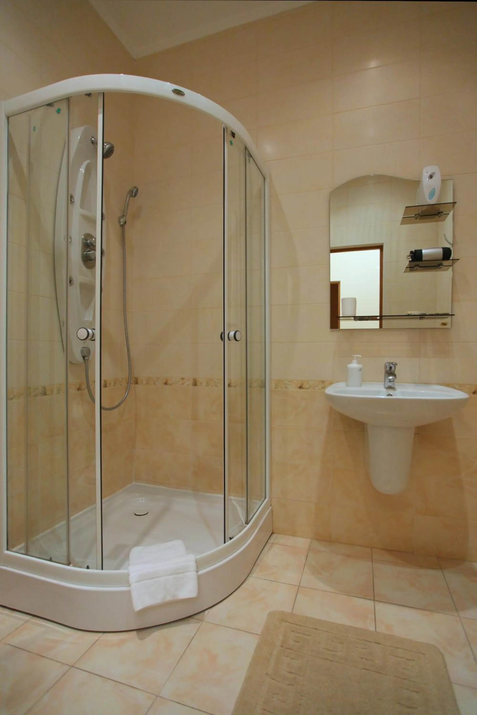 Shower in Ekaterina Hotel