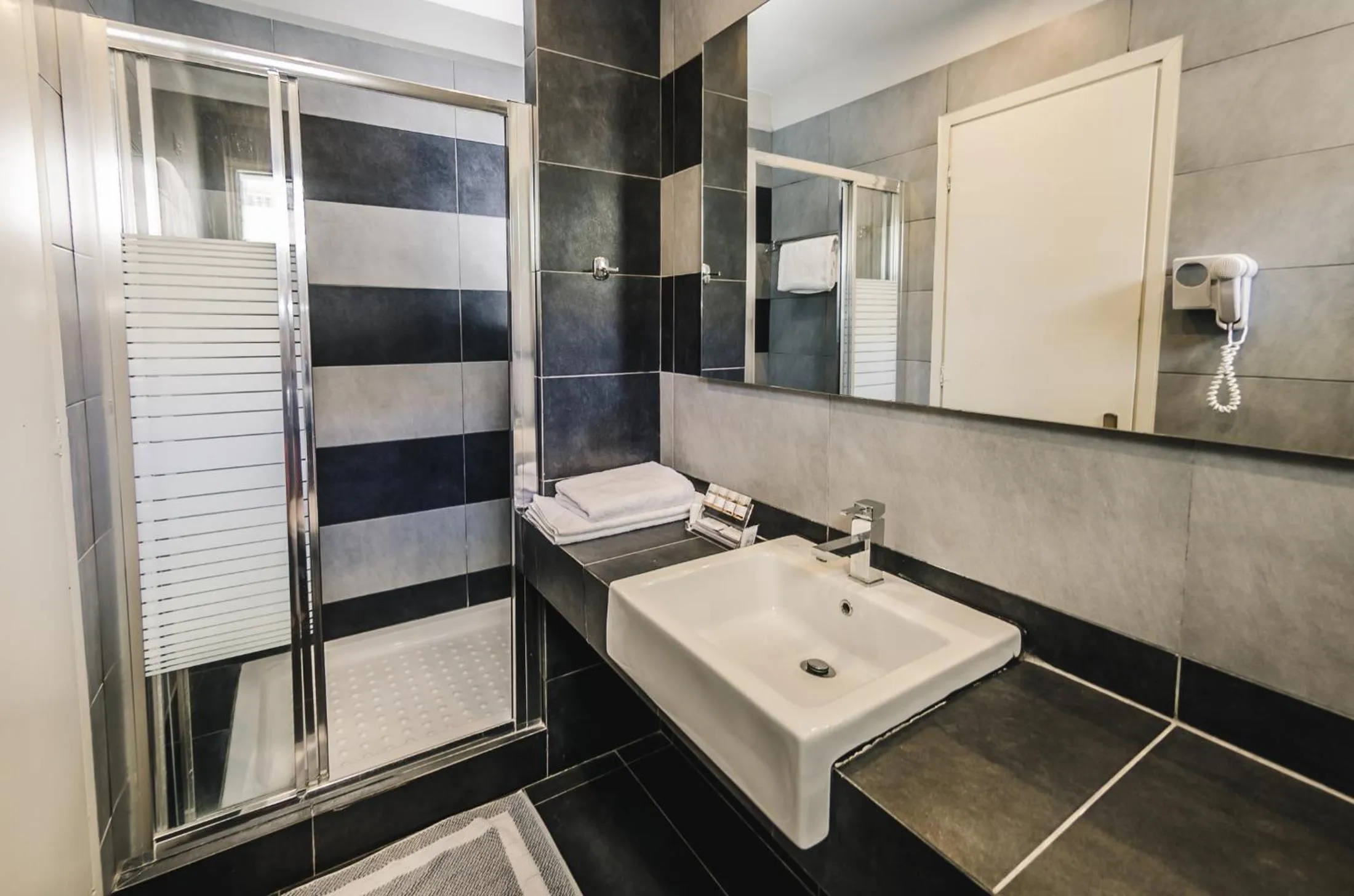 Bathroom in Hotel Nereides