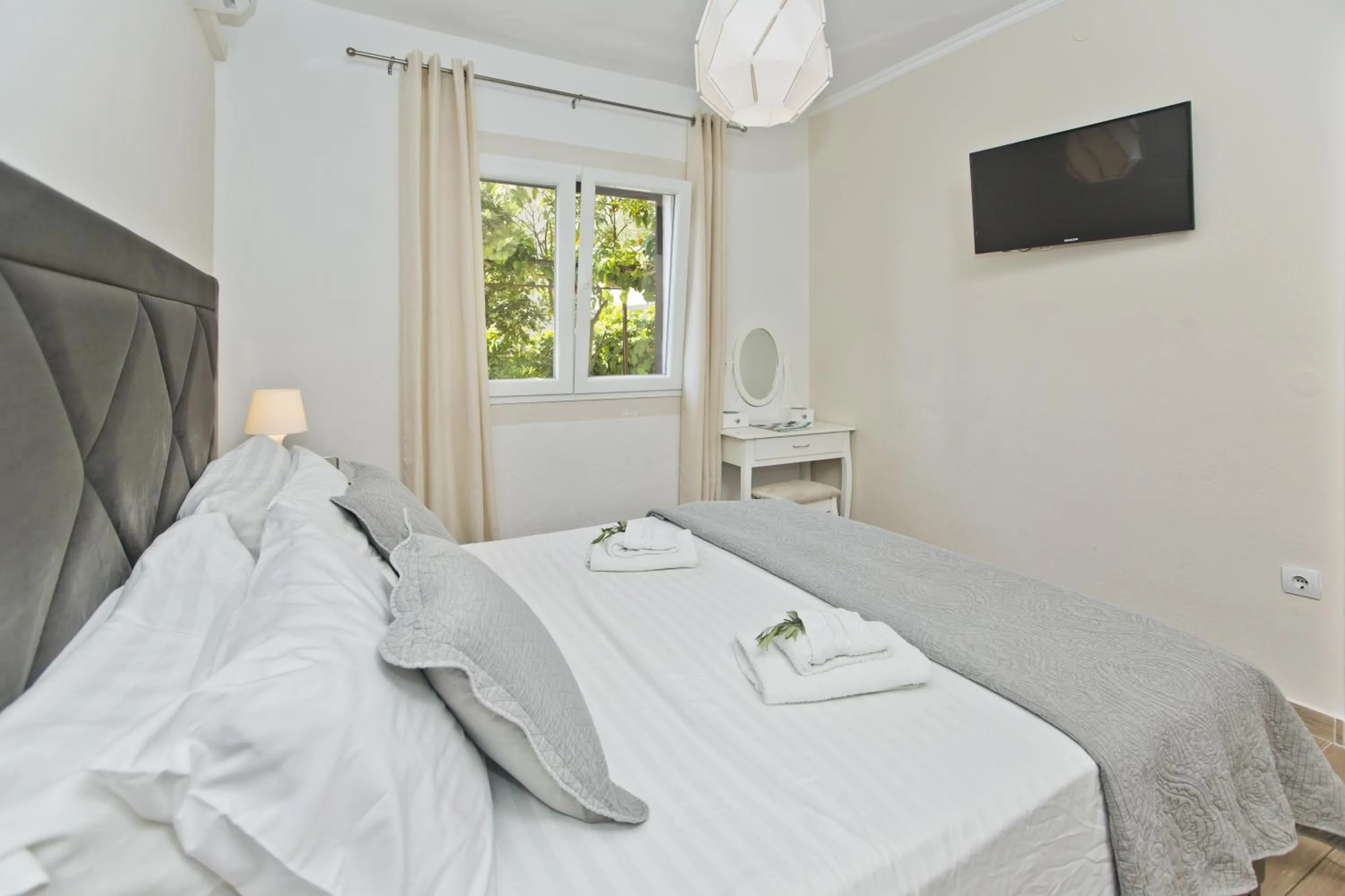 Photo of the whole room, Bed in Villa Milton Hvar