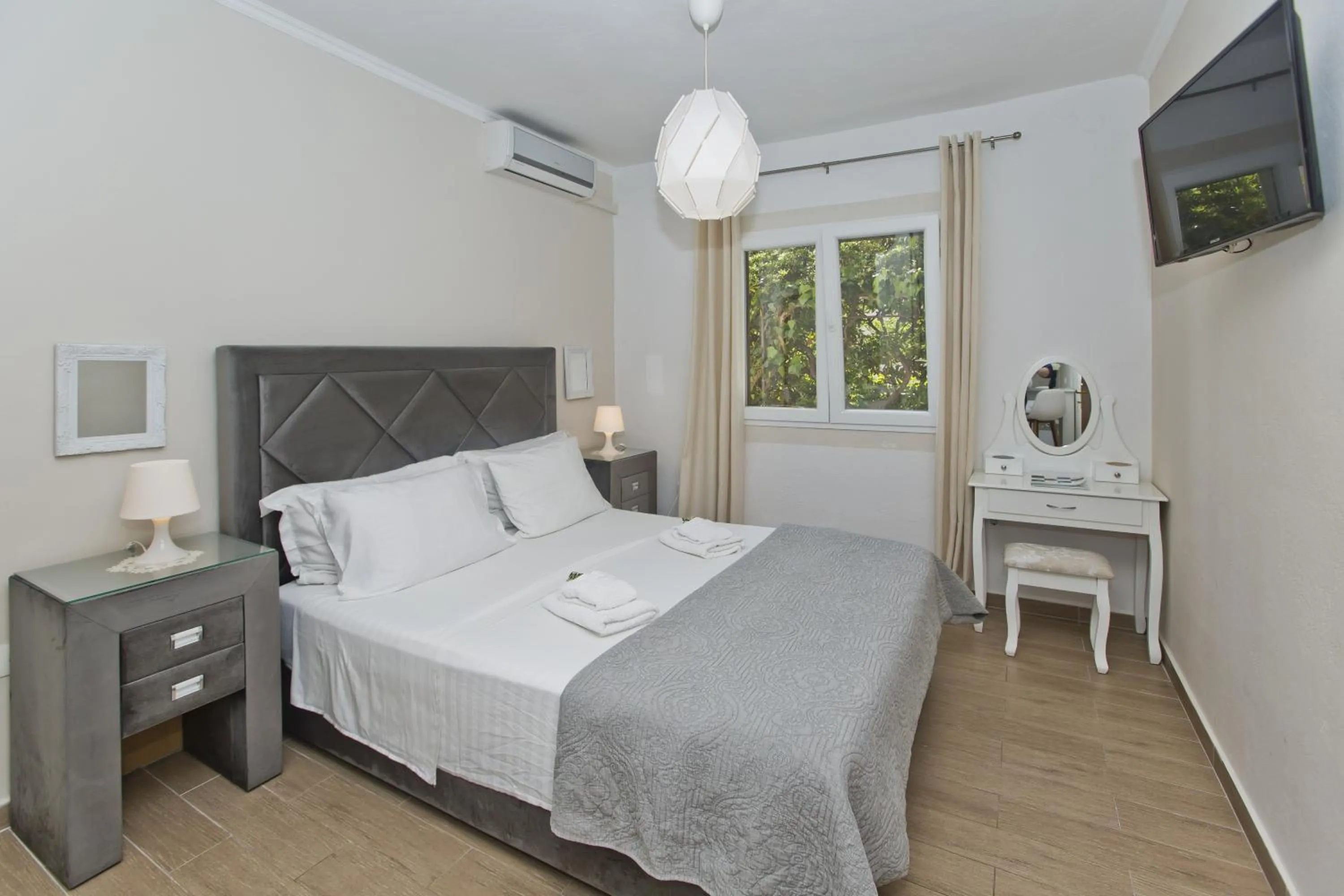 Photo of the whole room, Bed in Villa Milton Hvar
