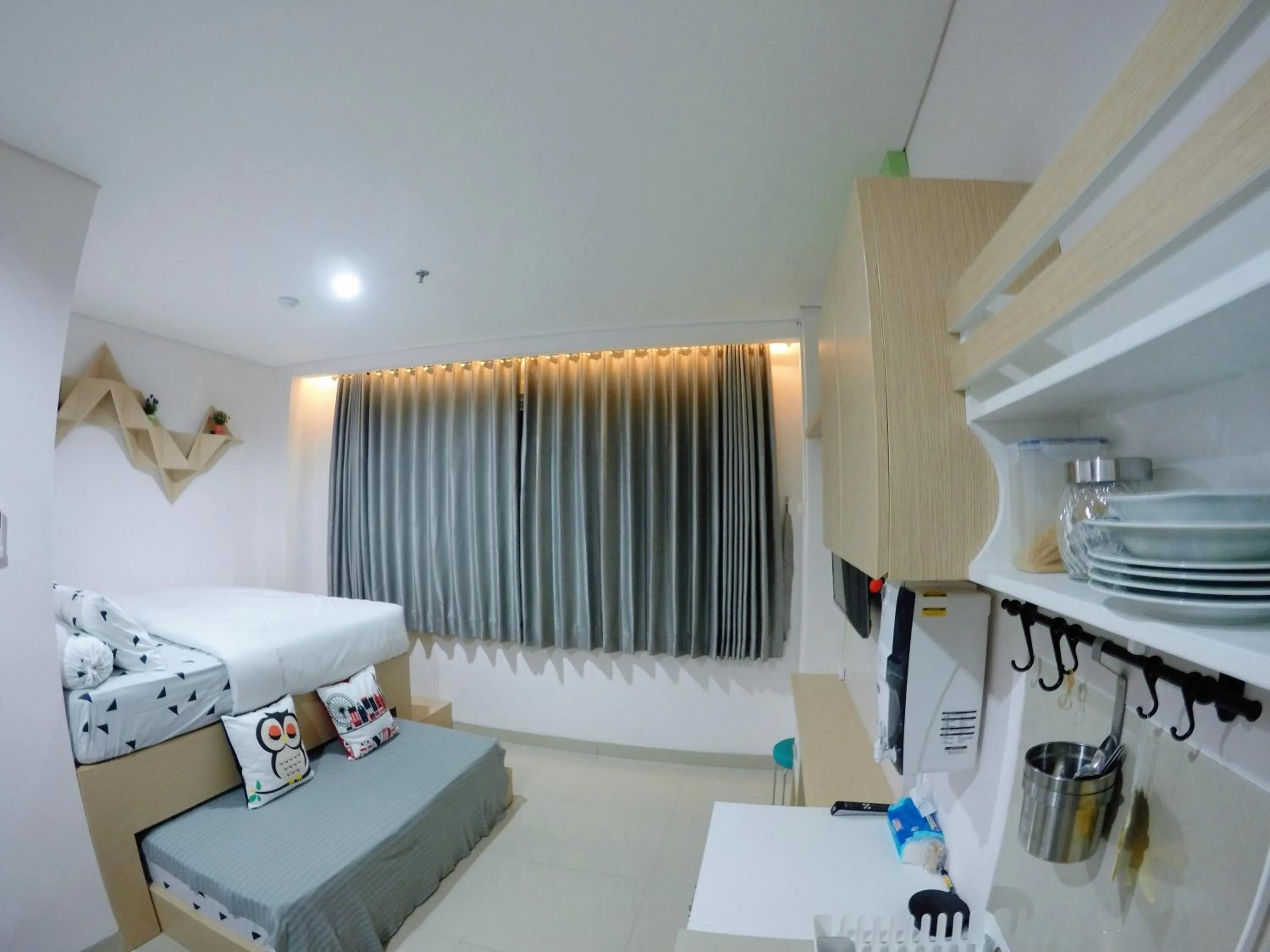 Kitchen or kitchenette, Bed in TechieRoom Kotlin at Clove Garden Residence