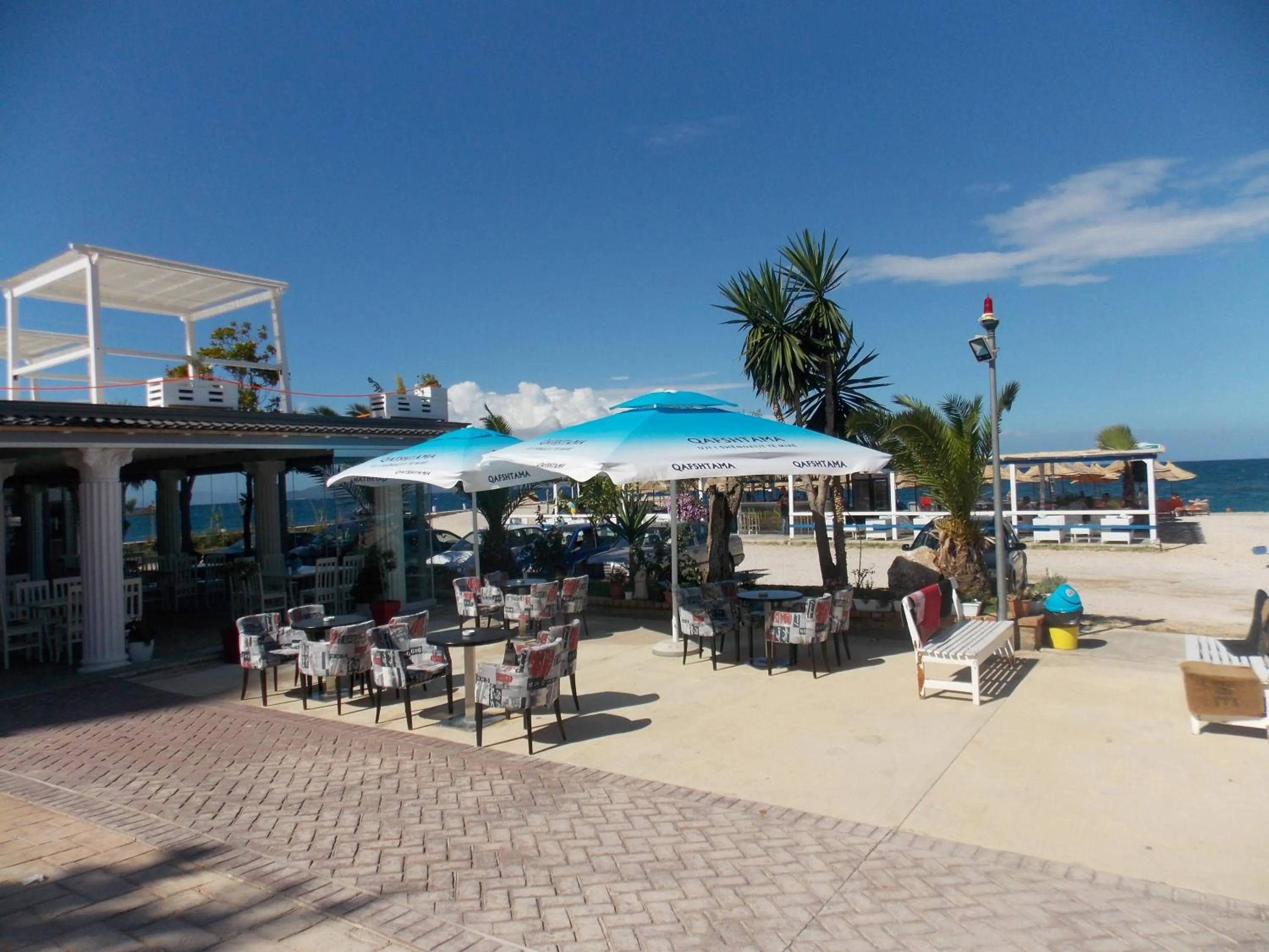 Restaurant/places to eat in Sunset Suites