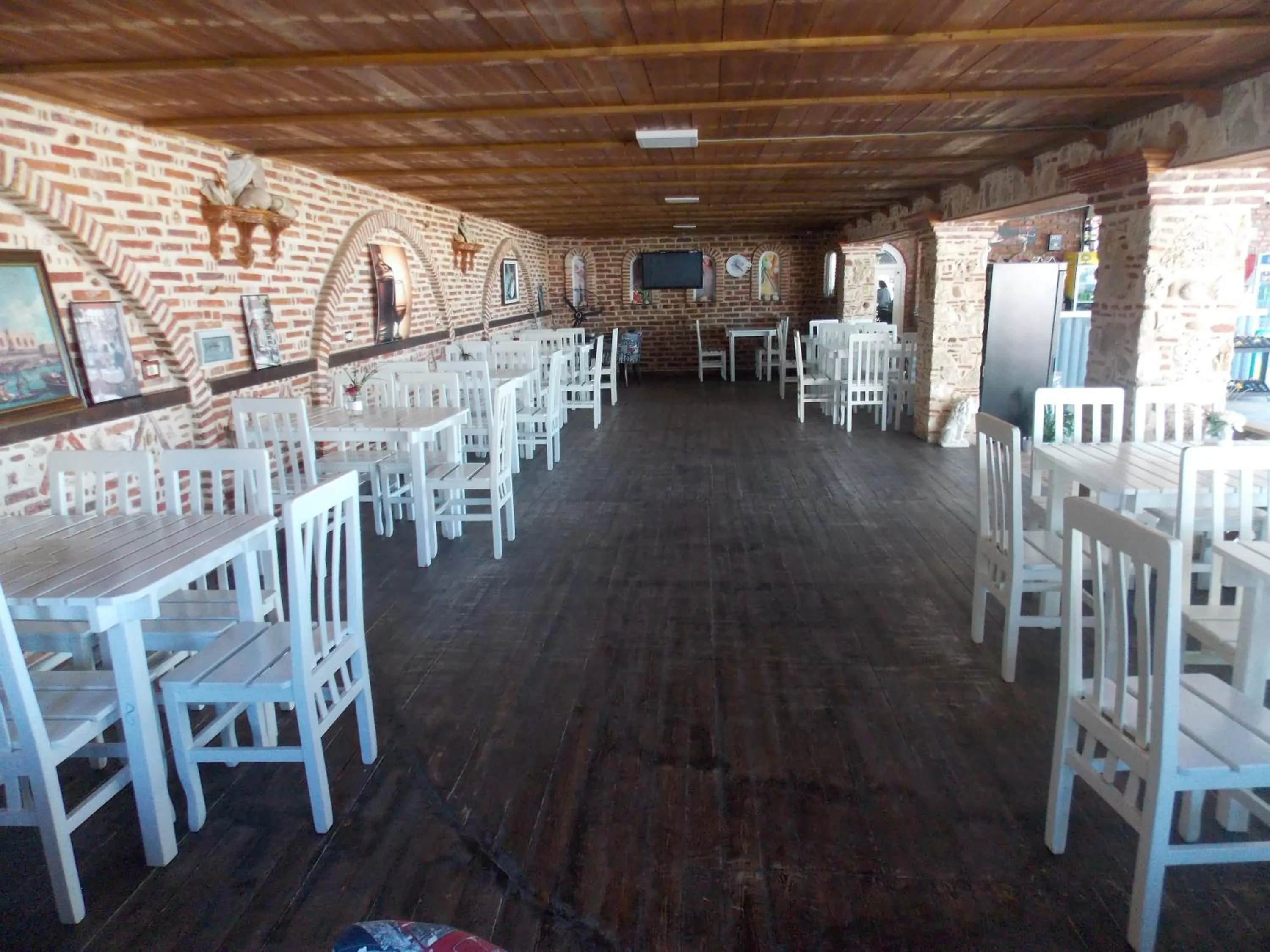 Restaurant/places to eat in Sunset Suites