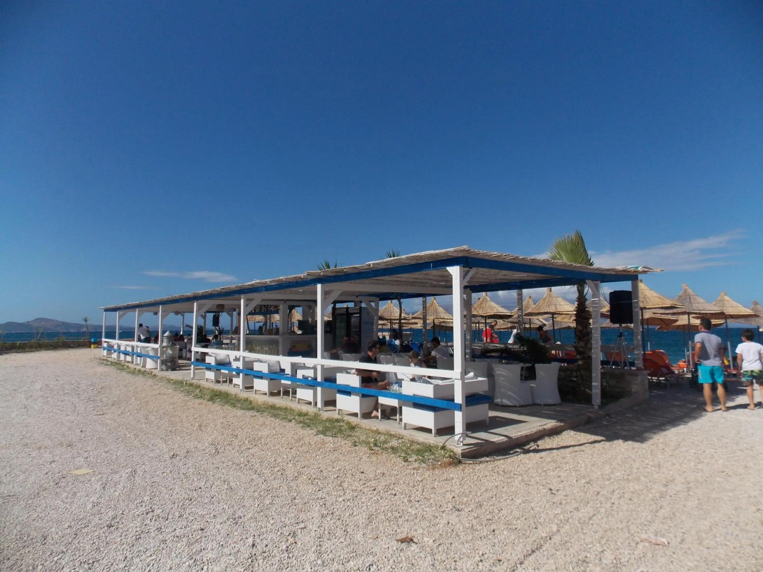 Restaurant/places to eat in Sunset Suites