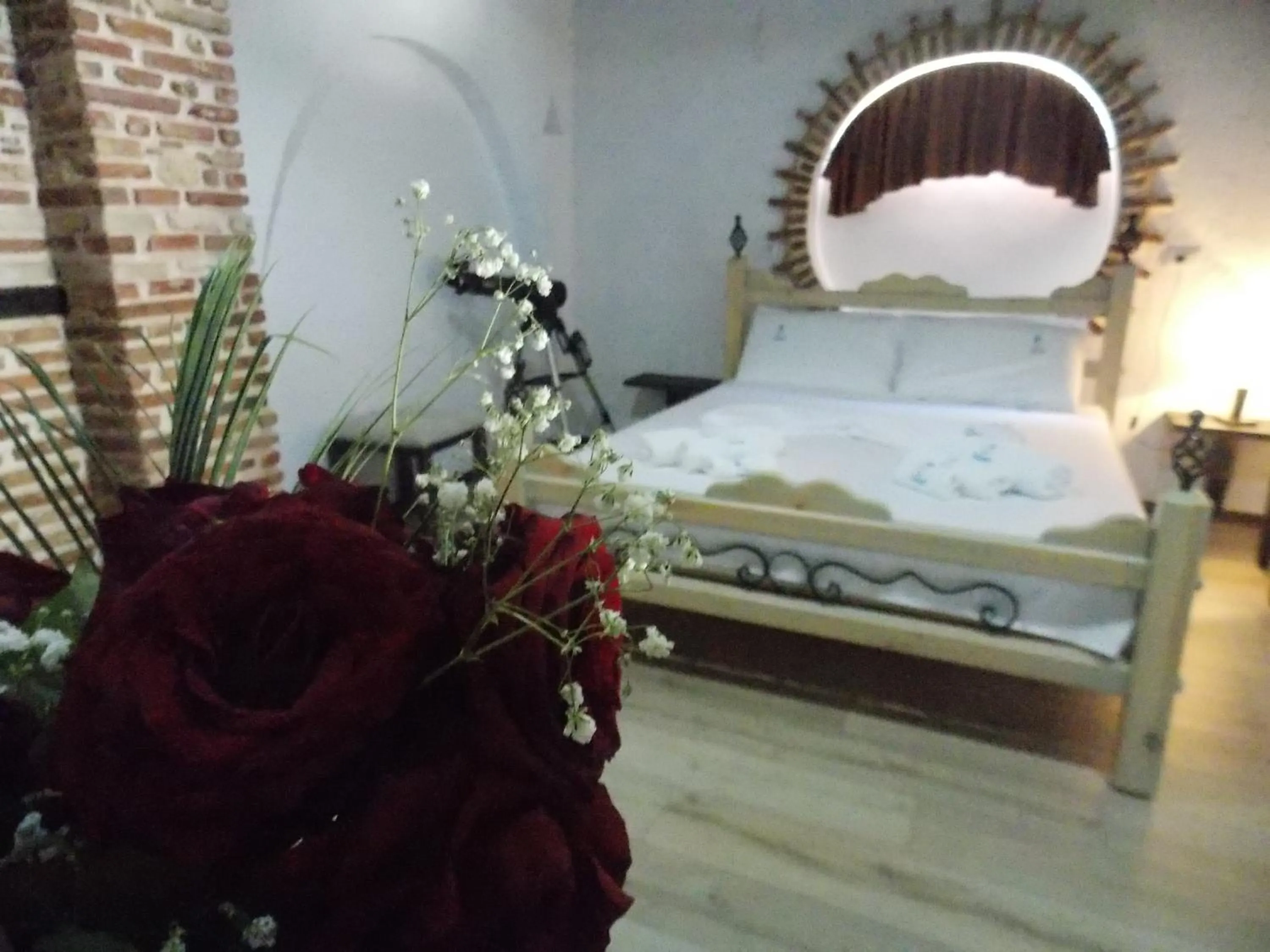 Bedroom, Bed in Sunset Suites