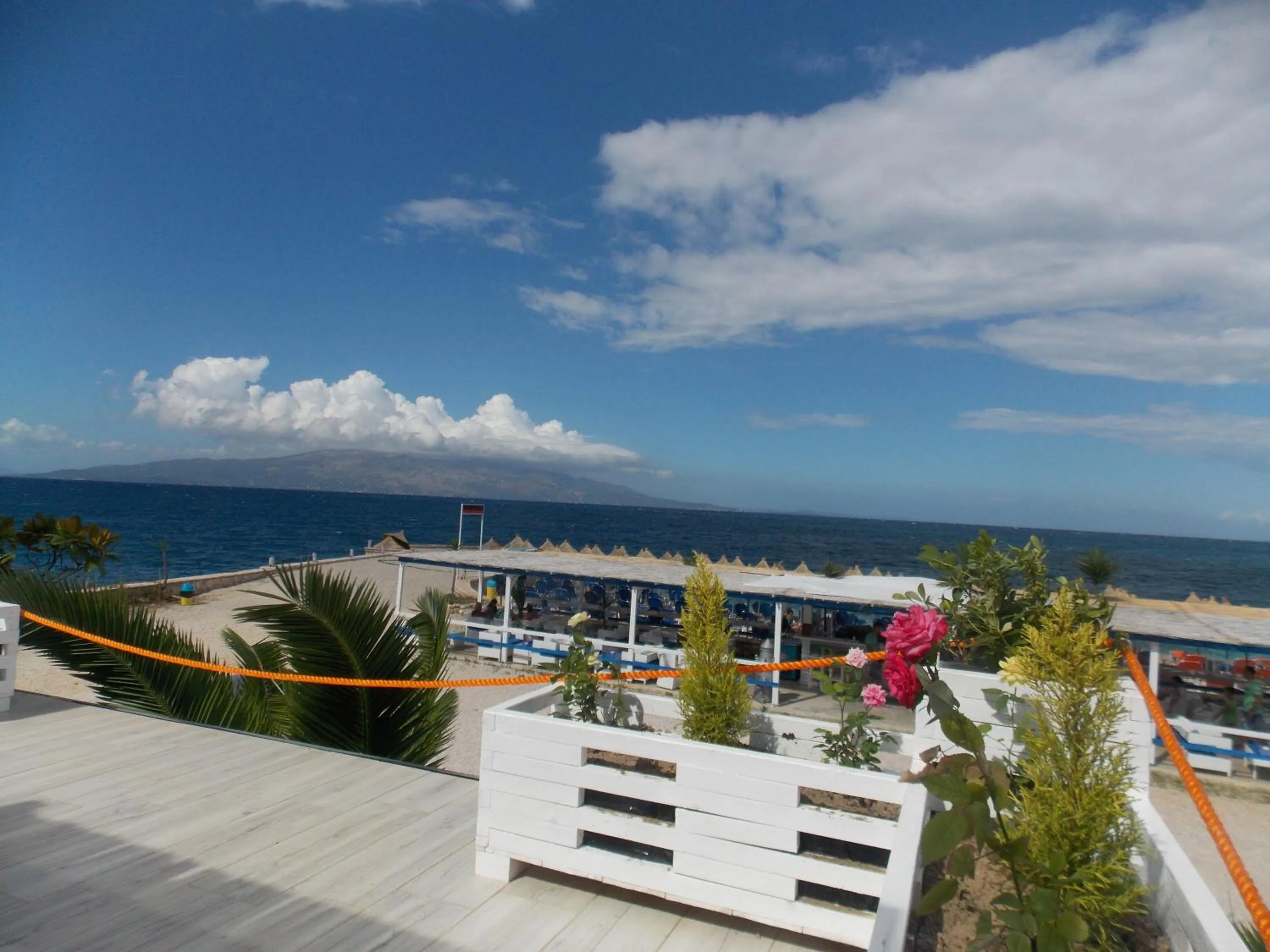 Lounge or bar in Sunset Suites