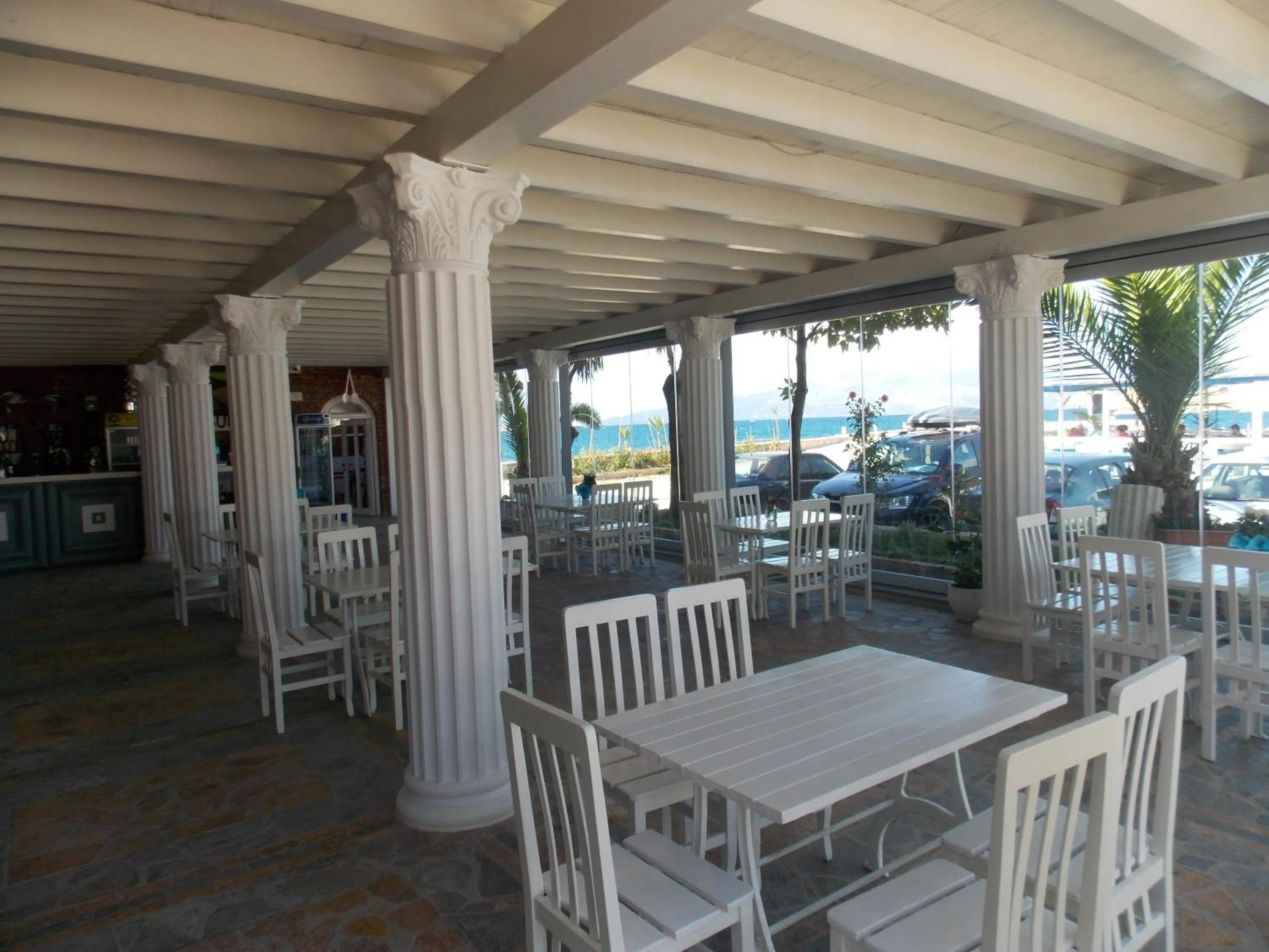 Restaurant/places to eat in Sunset Suites