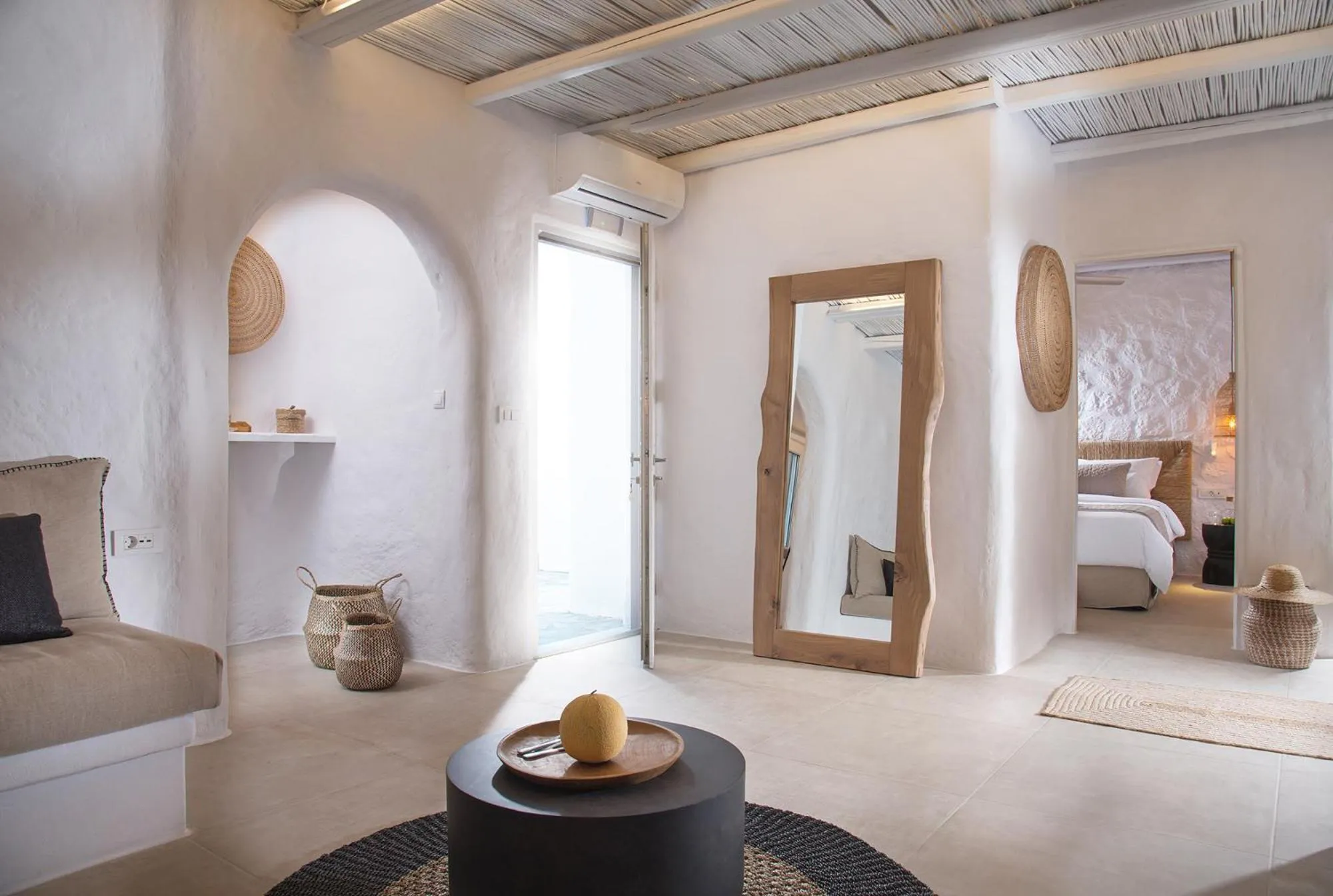 Living room, Bed in Delmar Apartments & Suites Milos - Delmar Collection