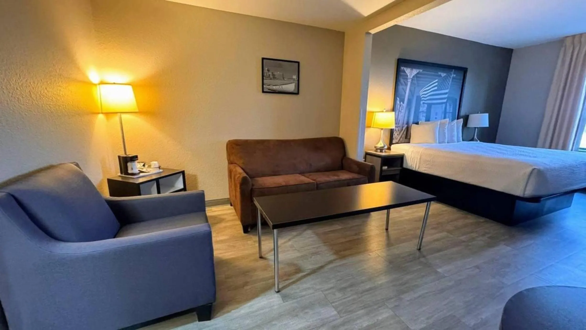 Bedroom, Bed in Super 8 by Wyndham Pennsville/Wilmington