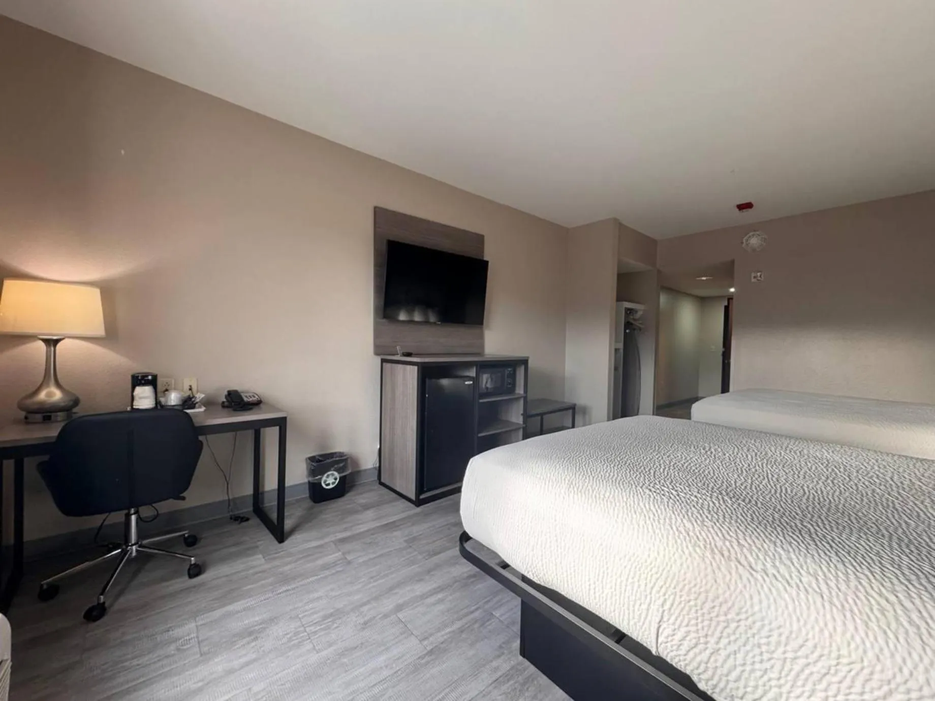 Bedroom, Bed in Super 8 by Wyndham Pennsville/Wilmington