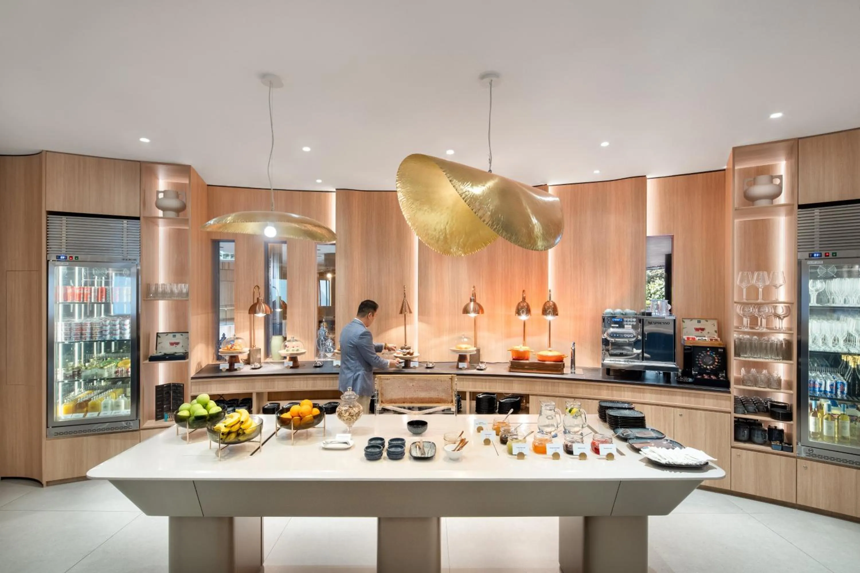 Lounge or bar in Crowne Plaza Changi Airport by IHG