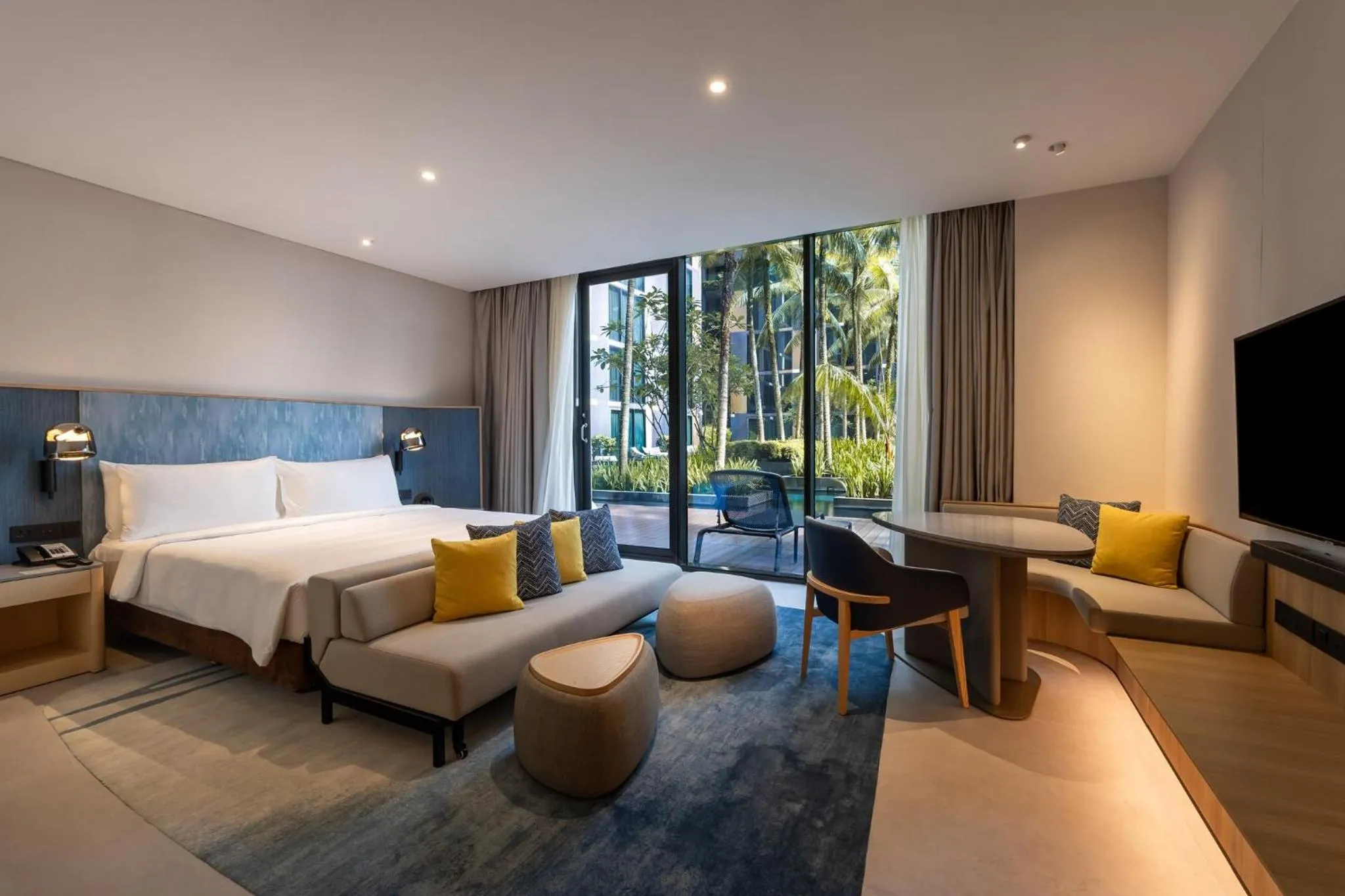 Photo of the whole room, Bed in Crowne Plaza Changi Airport by IHG