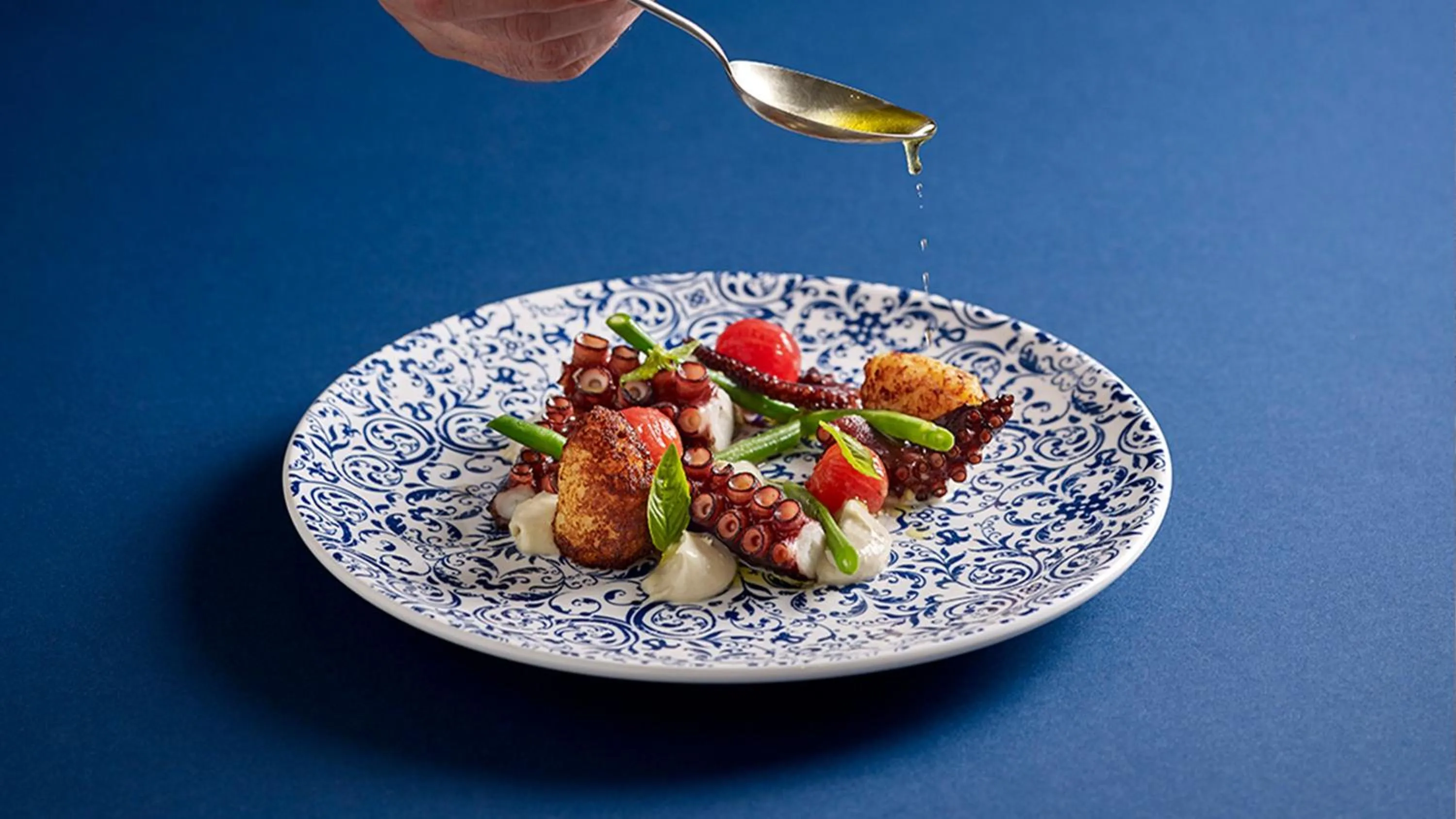 Restaurant/places to eat in Crowne Plaza Changi Airport by IHG